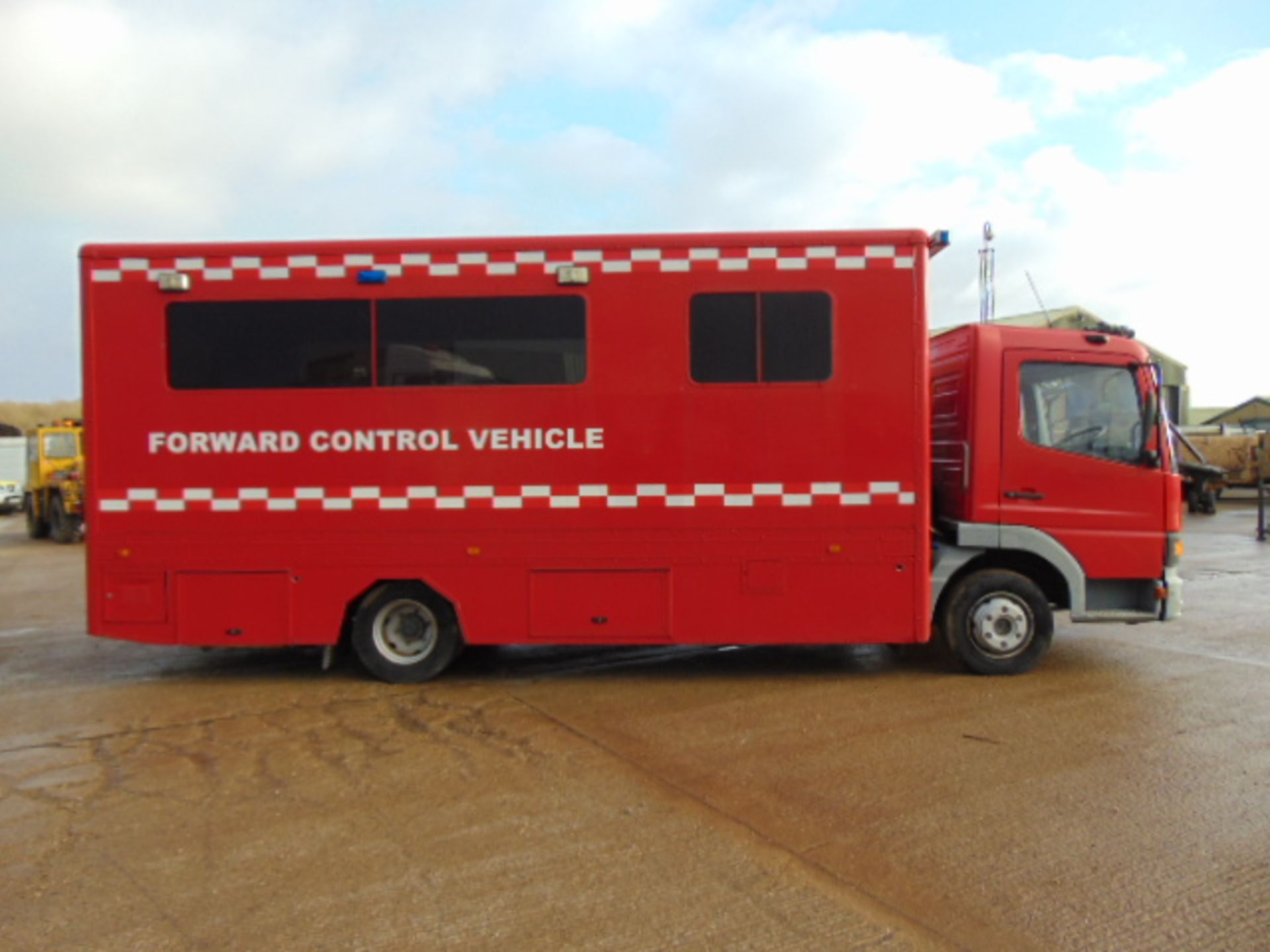 2003 Mercedes 815 4x2 Forward Control Vehicle - Image 5 of 24