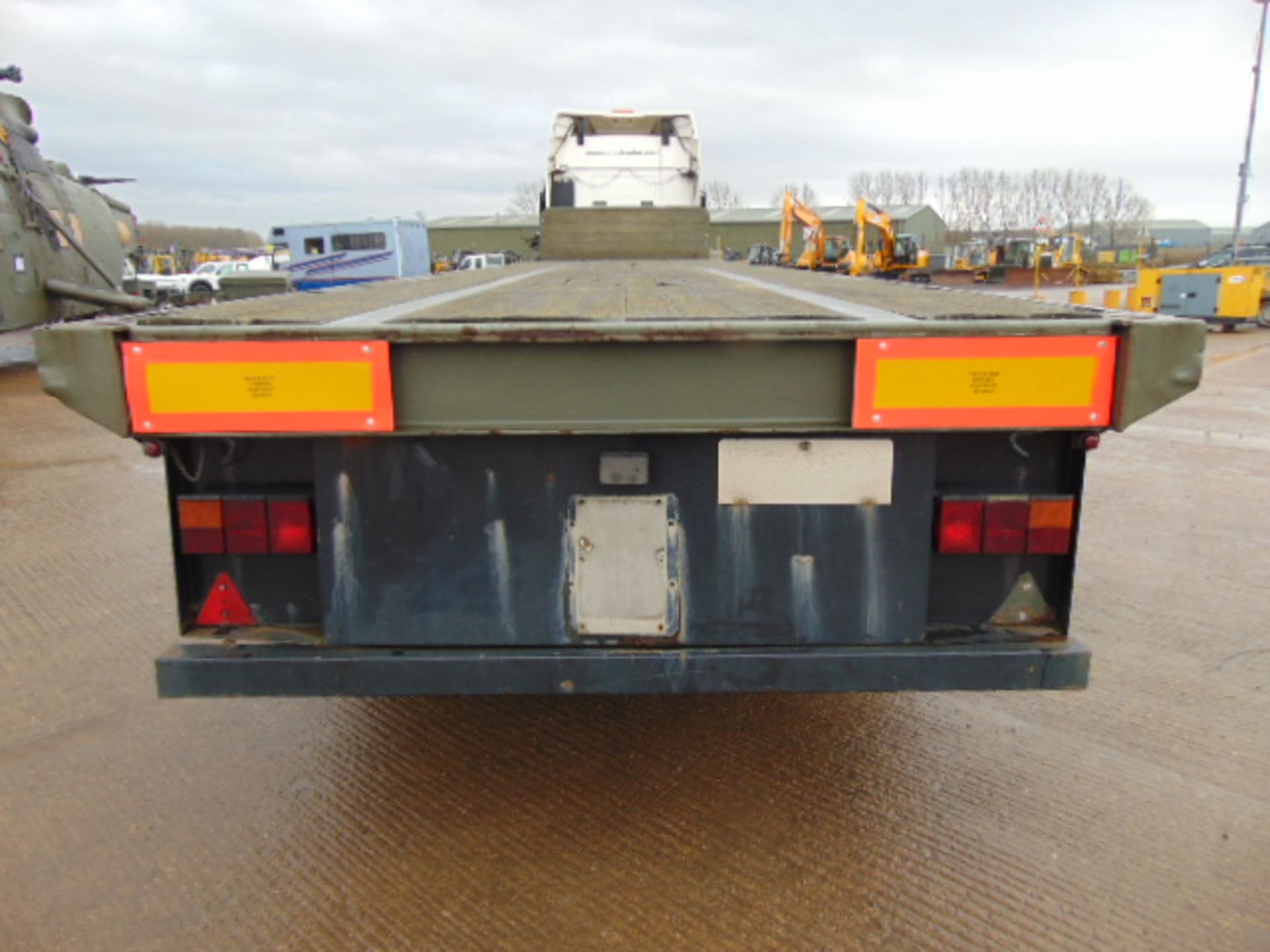 Crane Fruehauf PJD TA3 45ft Tri Axle Flatbed Trailer - Image 8 of 22