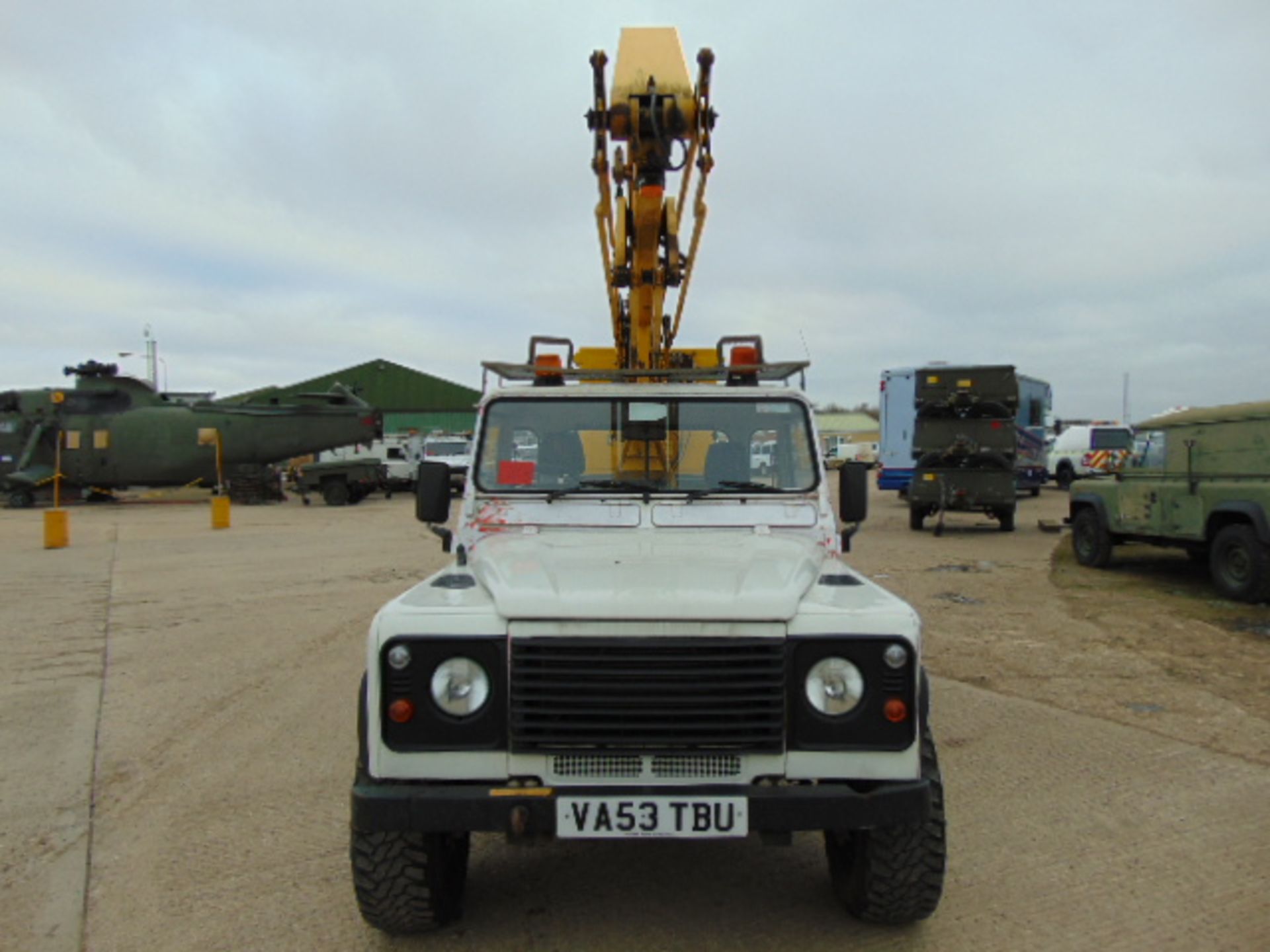 Land Rover Defender 130 TD5 Cherry Picker / Access Lift - Bild 5 aus 22