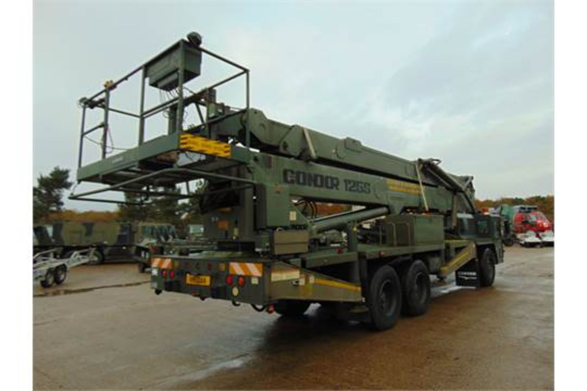 Condor 125S Elevating and Rotating Aerial Work Platform on 2000 Sabel 6x6 Truck - Image 6 of 32