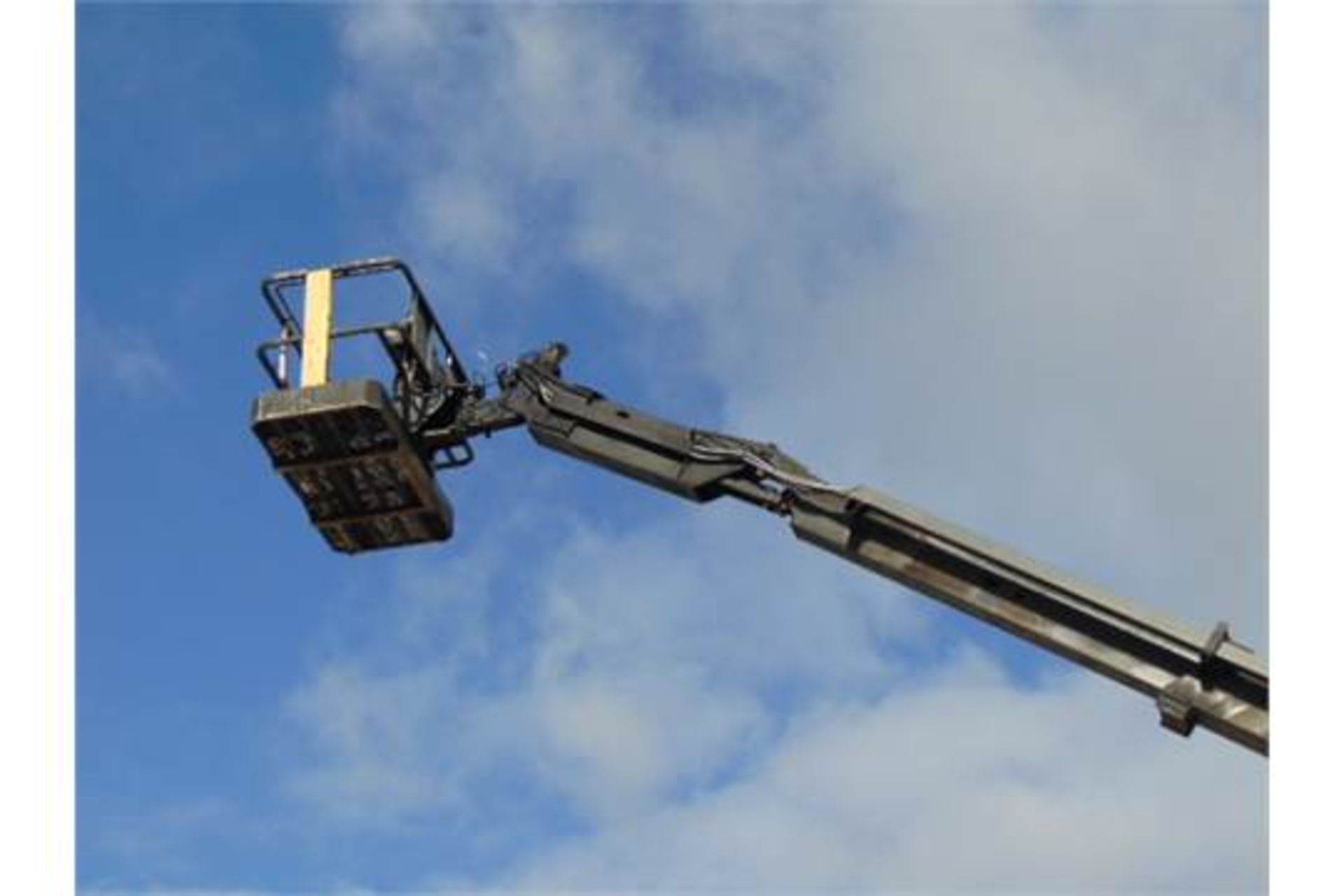 Grove MZ82X Telescopic Aerial Work Platform - Image 15 of 23