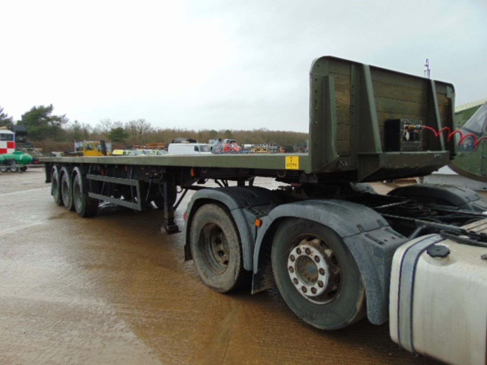 Crane Fruehauf PJD TA3 45ft Tri Axle Flatbed Trailer - Image 3 of 22