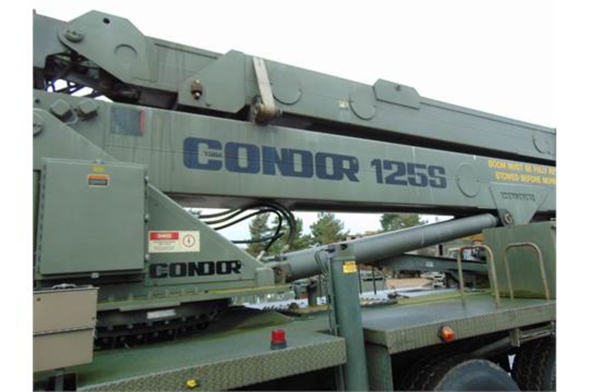 Condor 125S Elevating and Rotating Aerial Work Platform on 2000 Sabel 6x6 Truck - Image 9 of 32