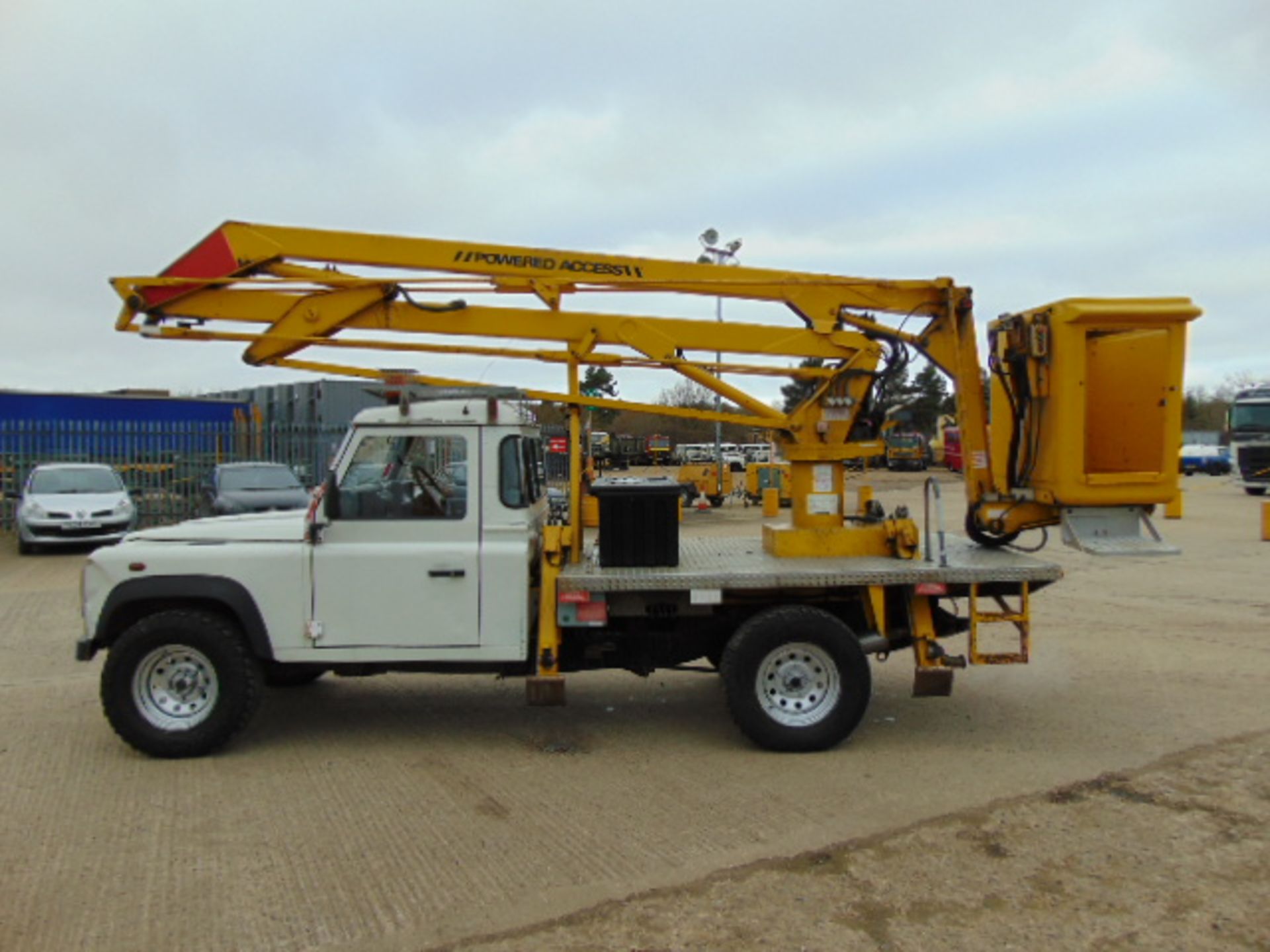 Land Rover Defender 130 TD5 Cherry Picker / Access Lift - Bild 7 aus 22