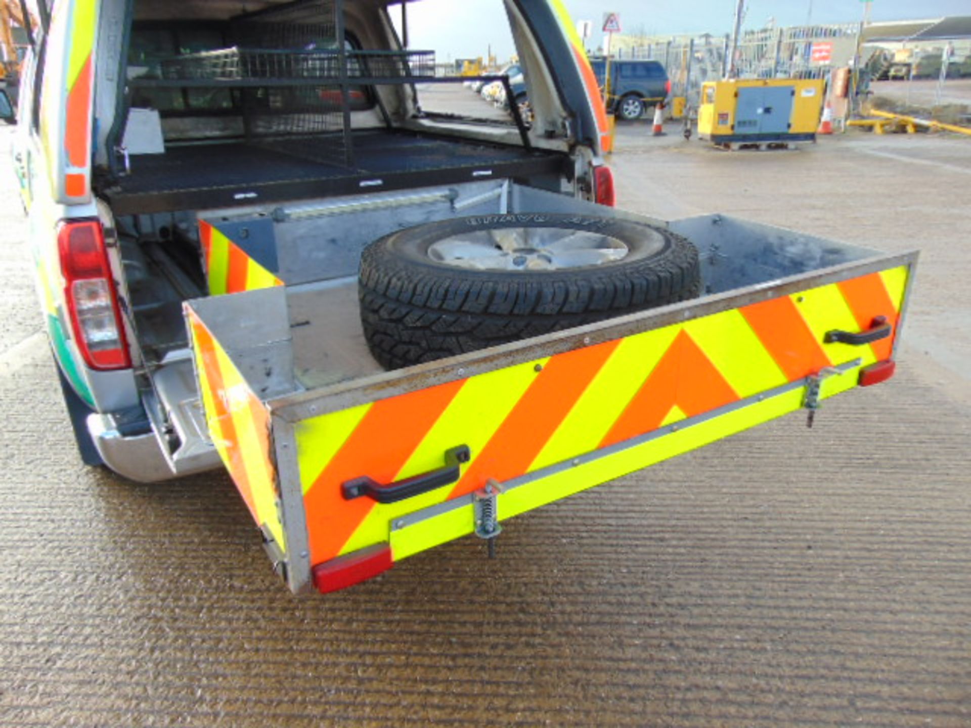 2008 Nissan Navara Aventura Double Cab 2.5 dCi Incident Response Vehicle - Bild 17 aus 23