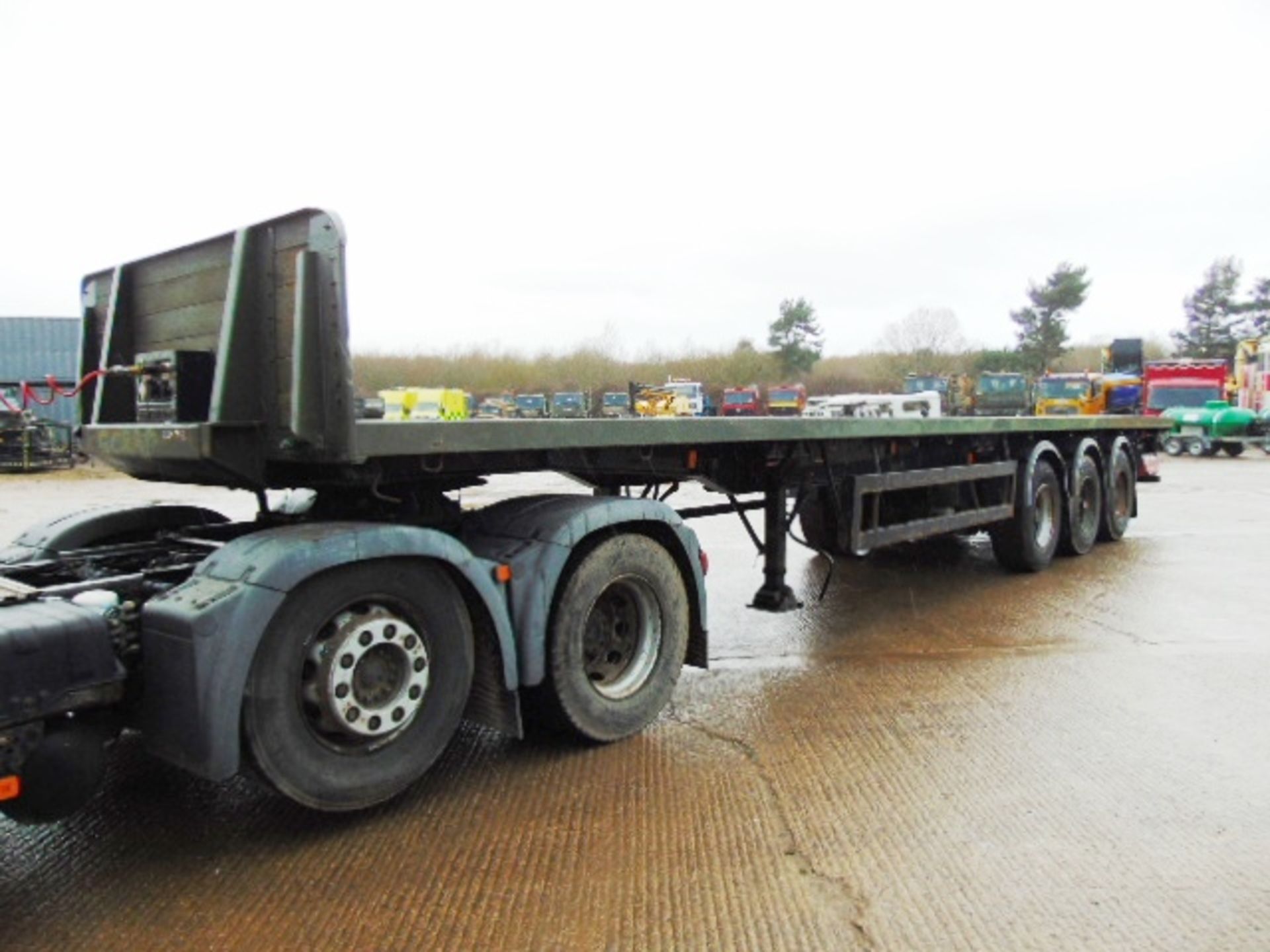 Crane Fruehauf PJD TA3 45ft Tri Axle Flatbed Trailer - Image 2 of 22