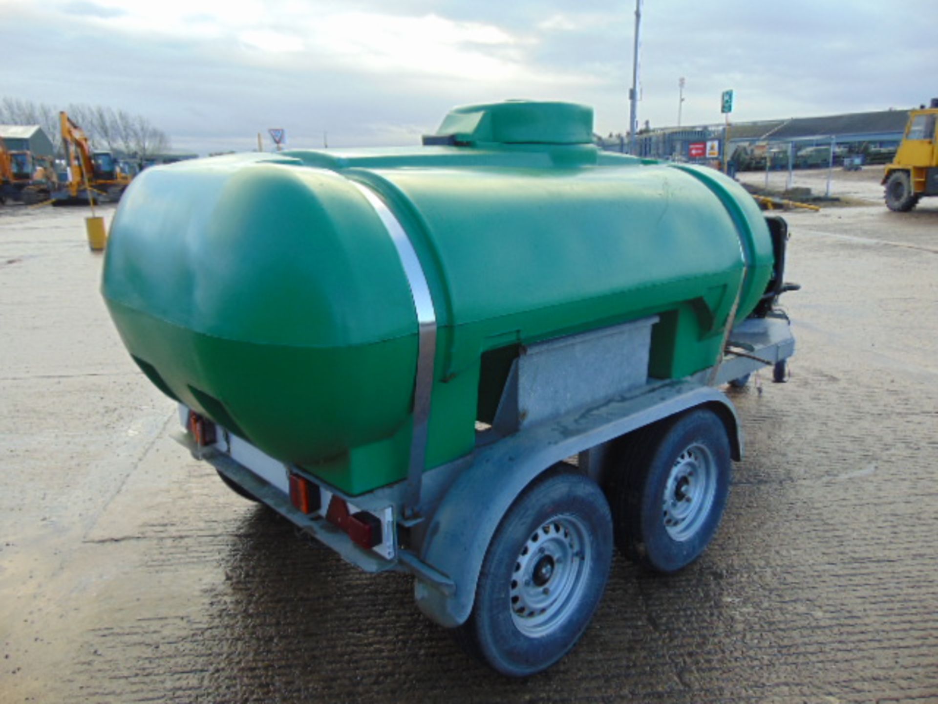 Morclean Trailer Mounted Pressure Washer with 2250 litre Water Tank and Diesel pump - Image 3 of 13