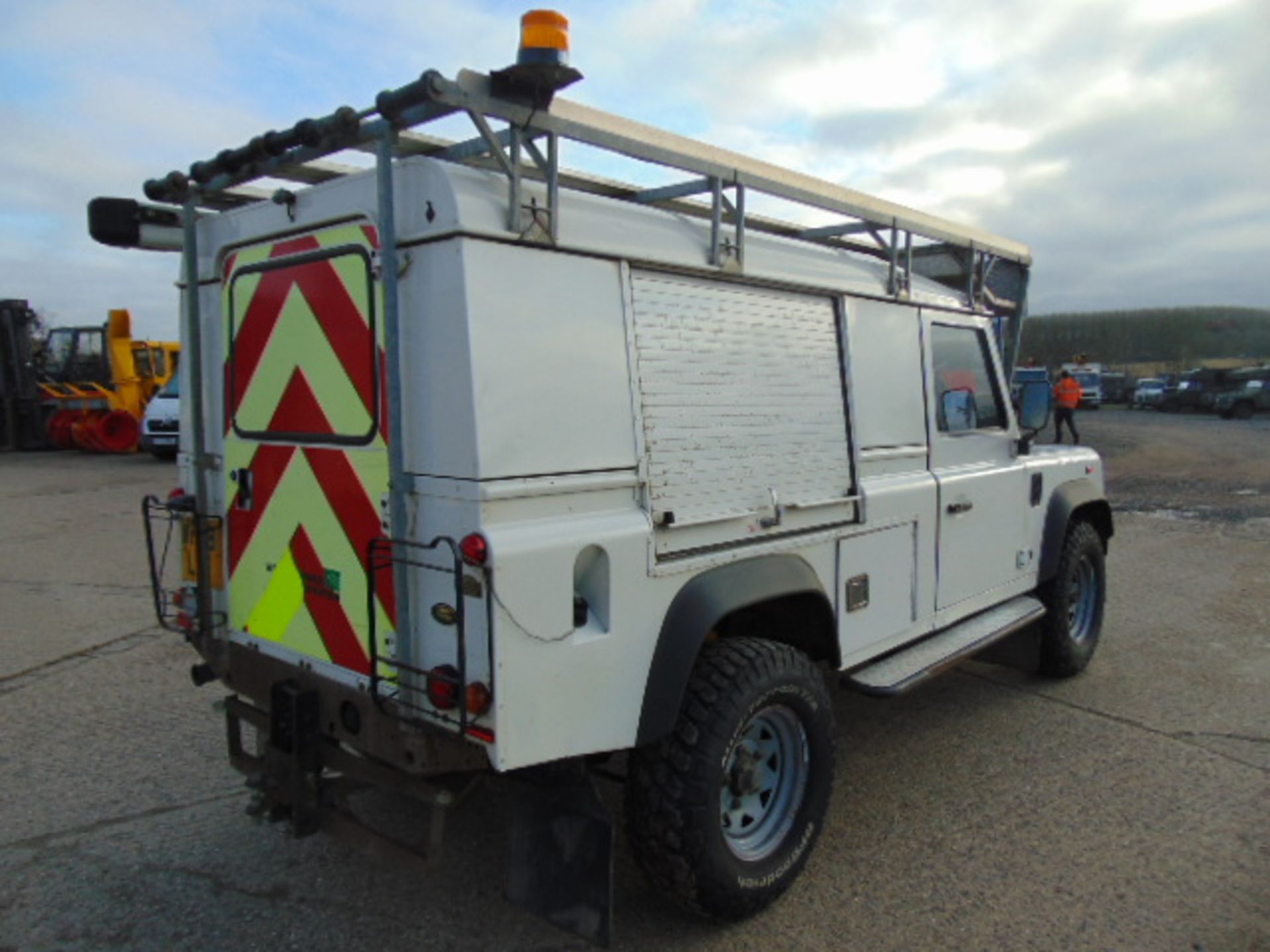 Land Rover Defender 110 Puma Hardtop 4x4 Special Utility (Mobile Workshop) complete with Winch - Image 6 of 23