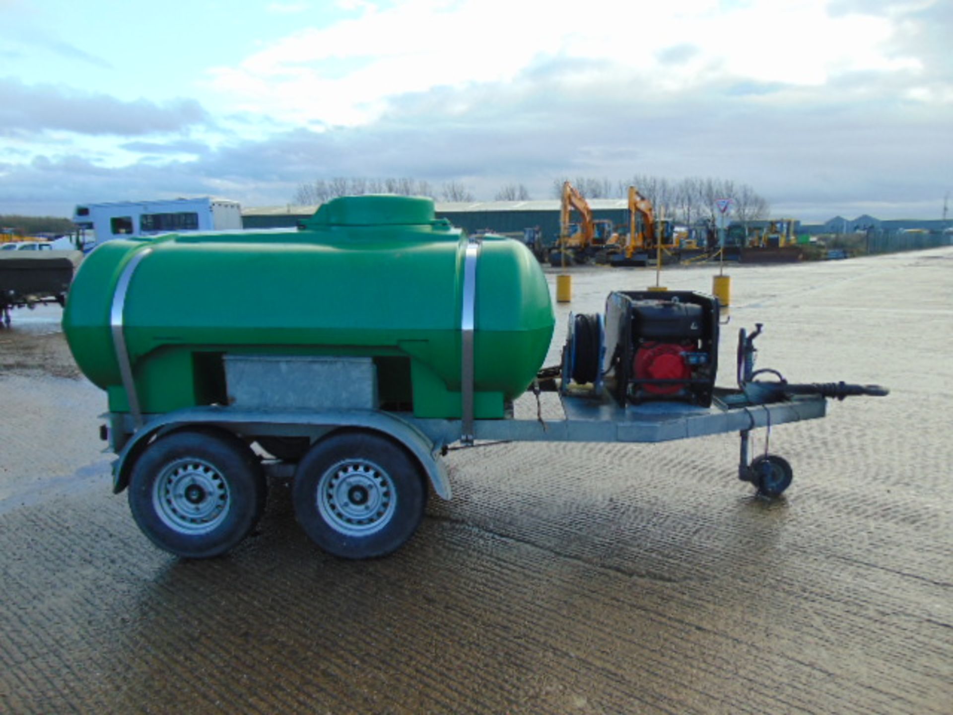 Morclean Trailer Mounted Pressure Washer with 2250 litre Water Tank and Diesel pump - Image 2 of 13