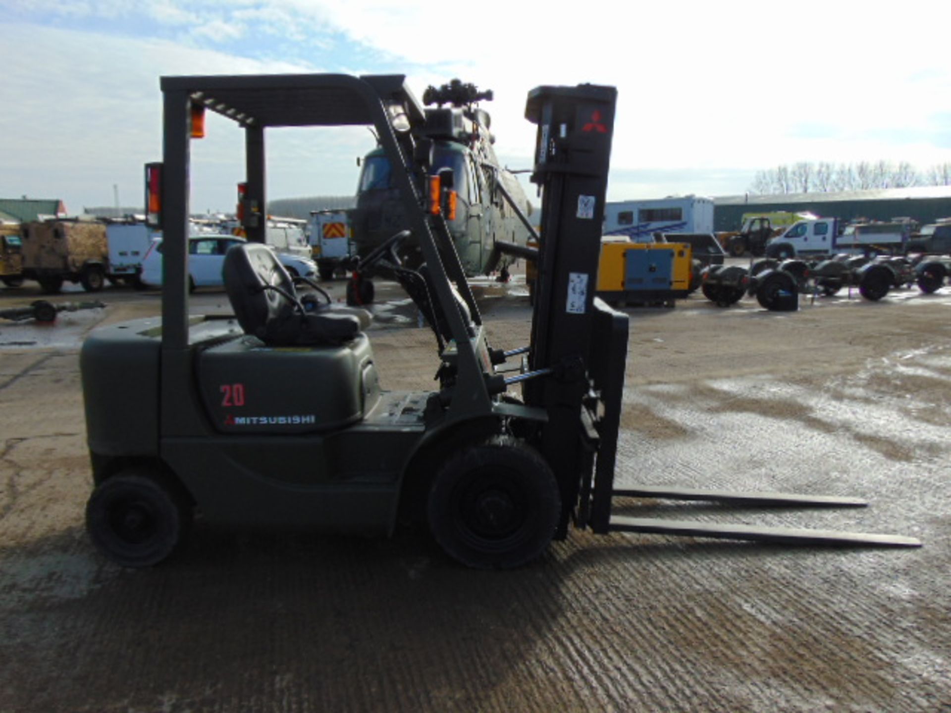 Mitsubishi FD20K Counter Balance Diesel Forklift - Image 8 of 19