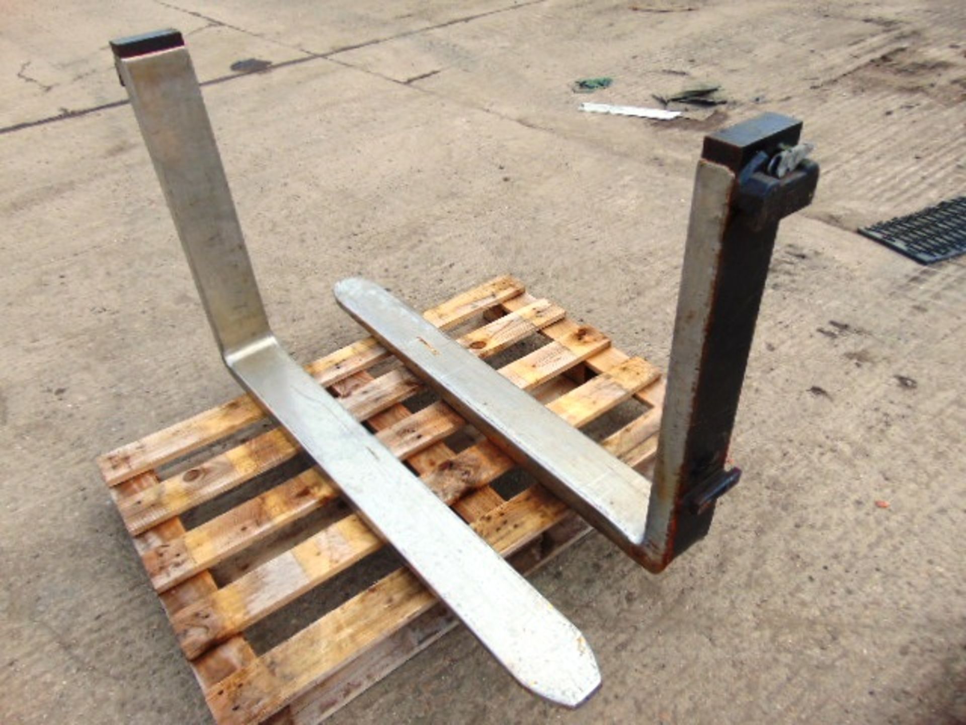 2 x Cascade Stainless Steel Clad Forklift Tines