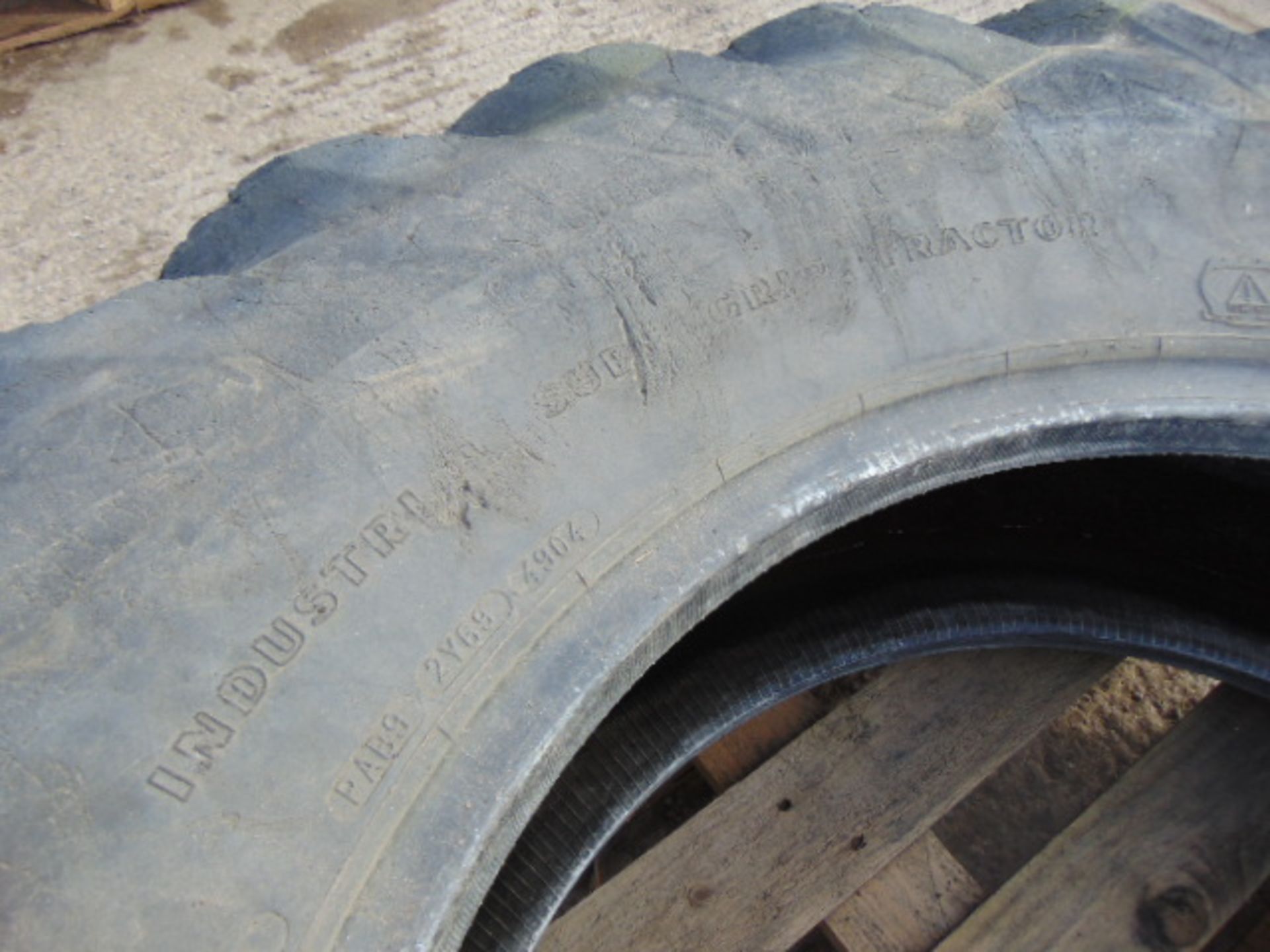 1 x Goodyear Industrial Sure Grip 16.9-28 Tyre - Image 5 of 6