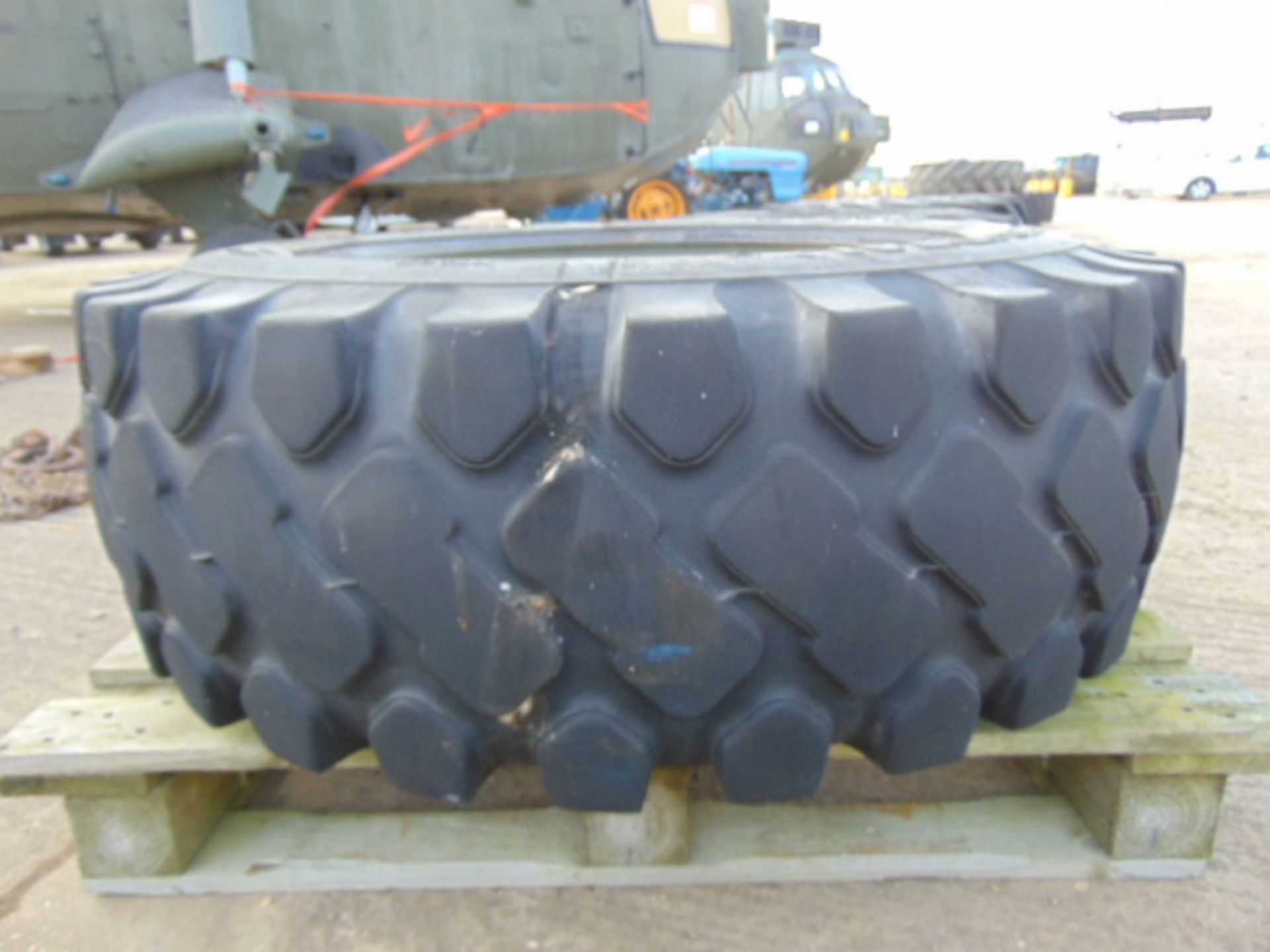 1 x Solideal Load Master 15.5-23 L3 Tyre C/W 5 Stud Rim - Bild 2 aus 6