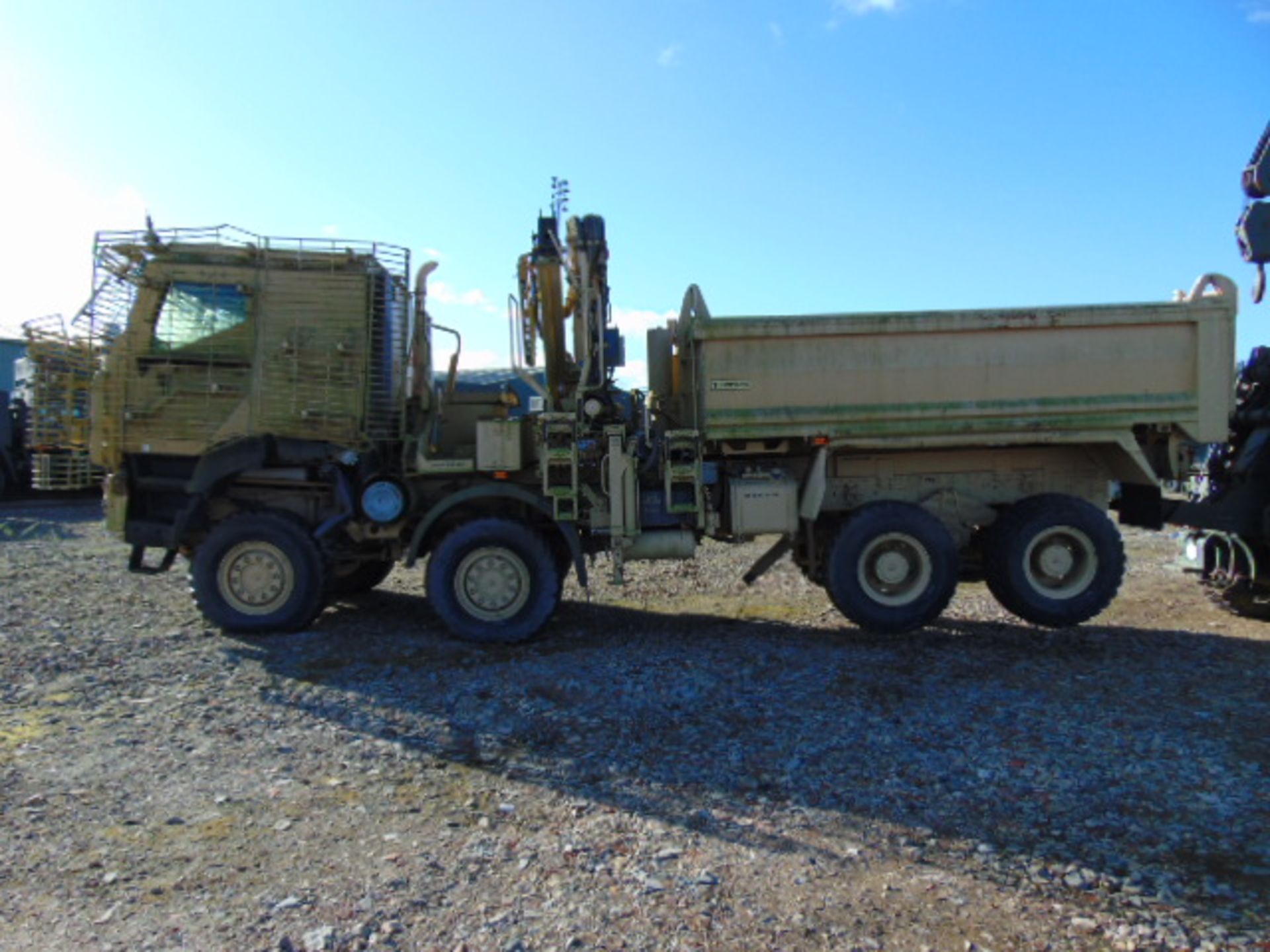 Damage Repairable LHD Iveco Trakker 8x8 Self Loading Dump Truck (Protected) - Image 4 of 15