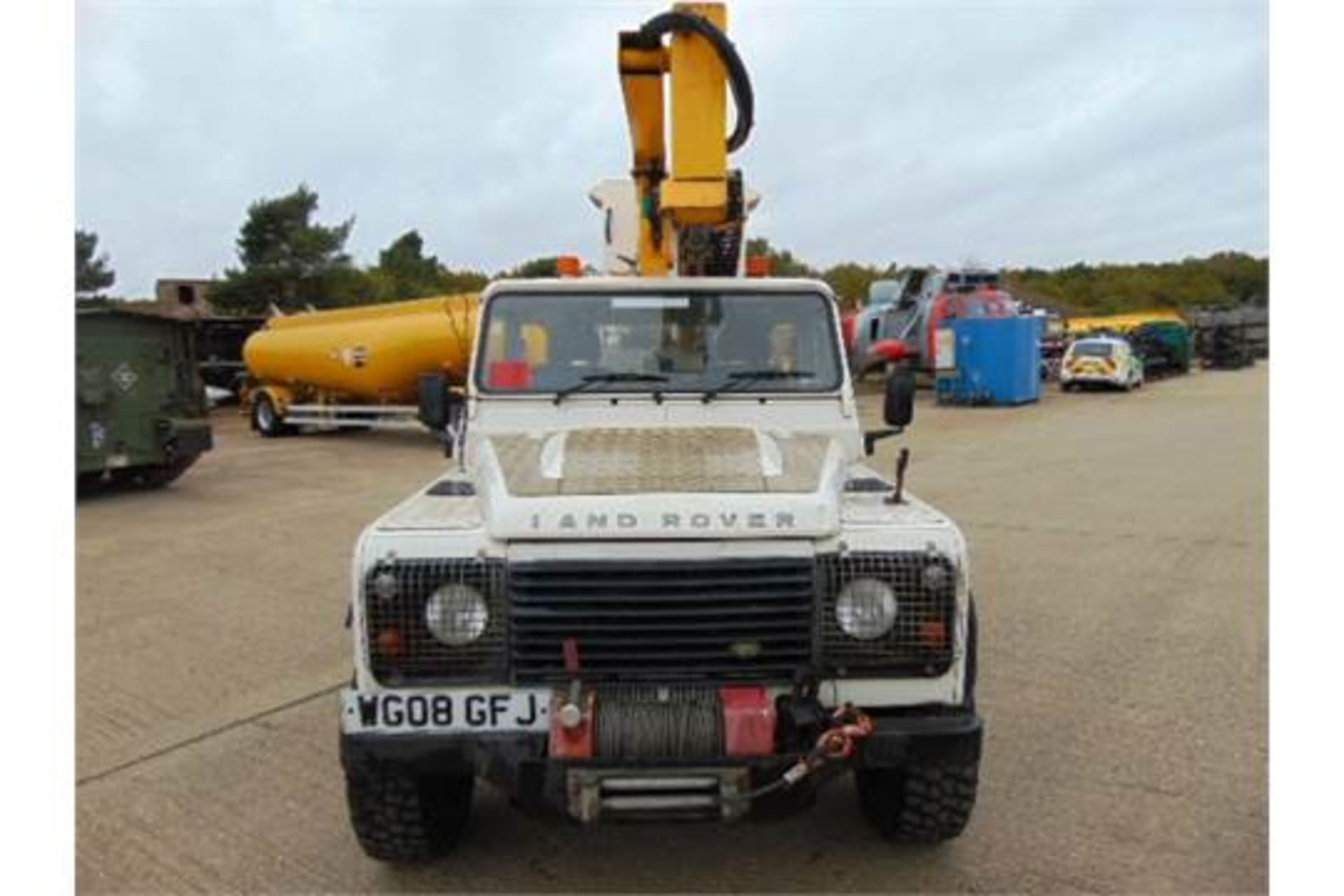 Land Rover Defender 110 High Capacity Cherry Picker - Image 5 of 34