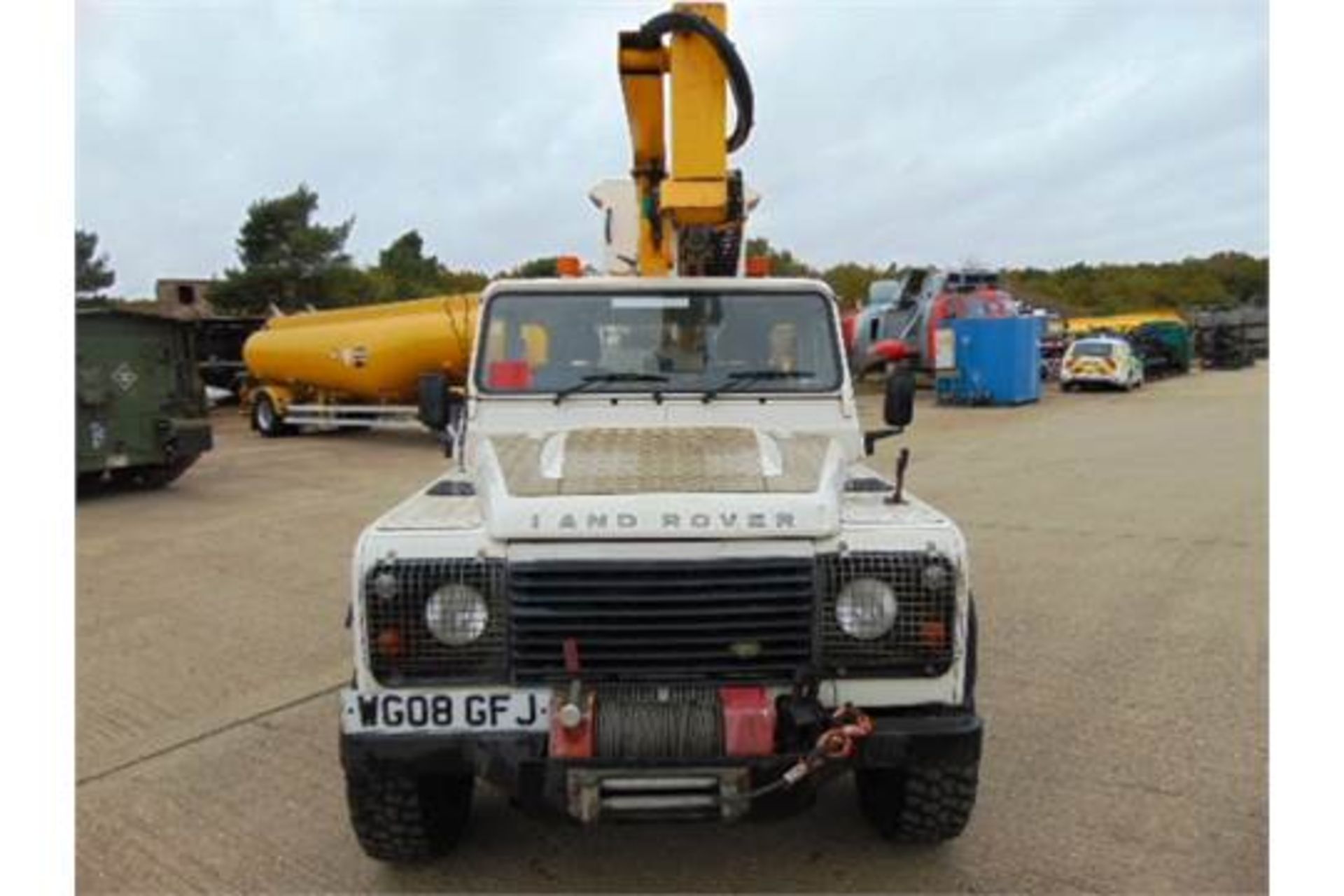 Land Rover Defender 110 High Capacity Cherry Picker - Bild 5 aus 34