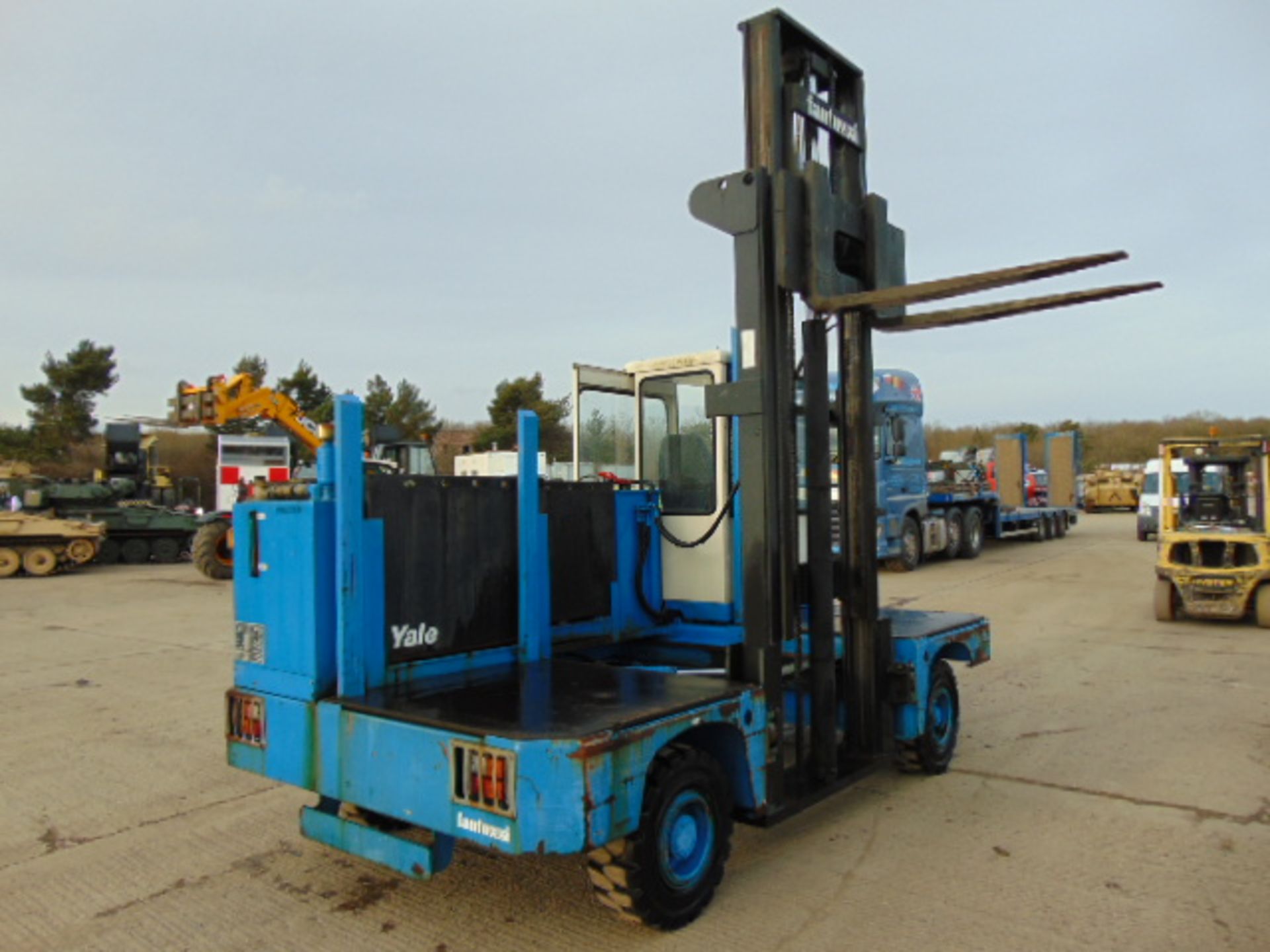 FANTUZZI SF40E 4000kg Sideloader Electric Forklift ONLY 301 hours! - Image 3 of 24