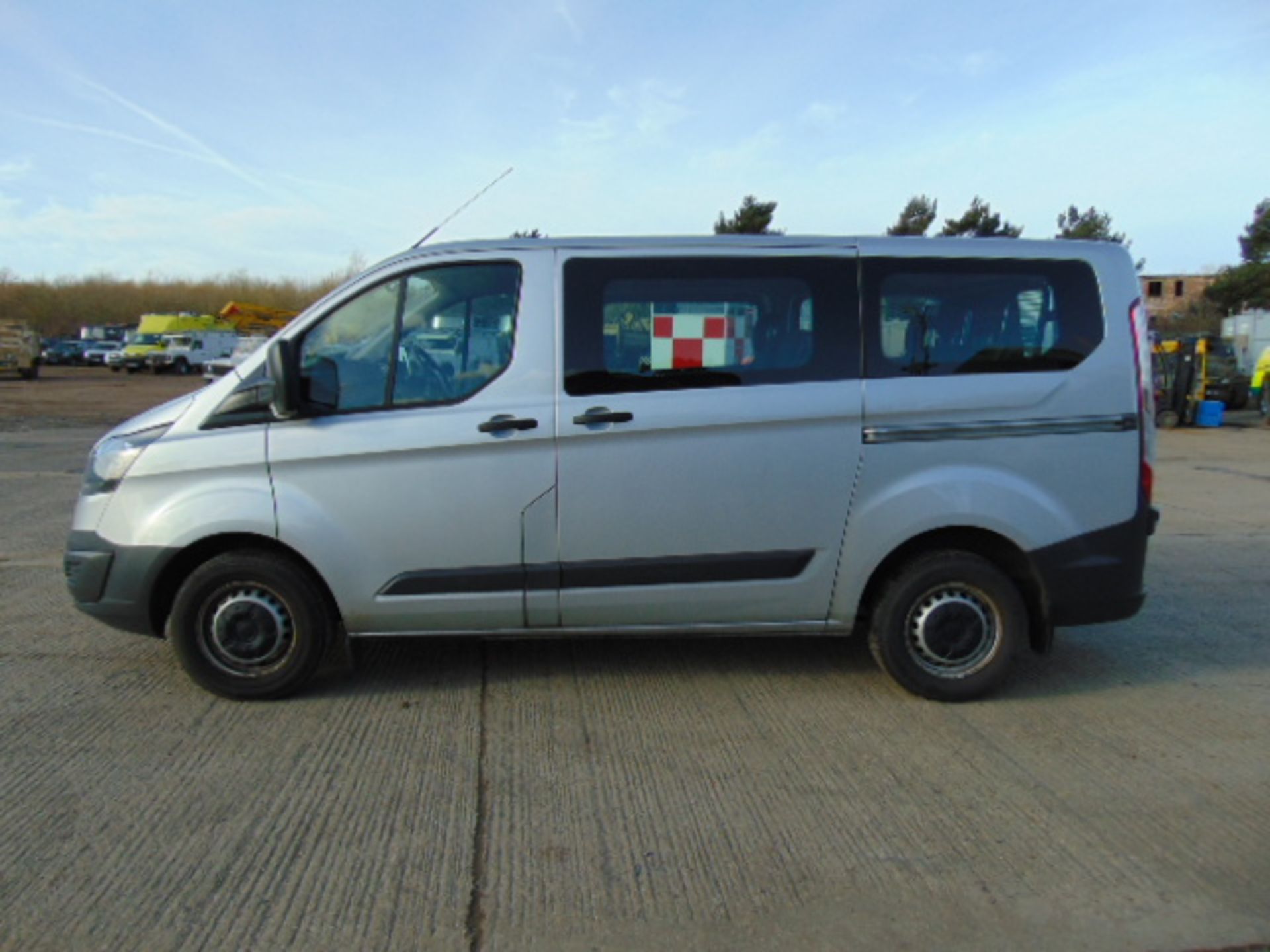 2015 Ford Transit Custom 310 Eco-Tech 2.2 9 Seat Minibus - Image 4 of 18