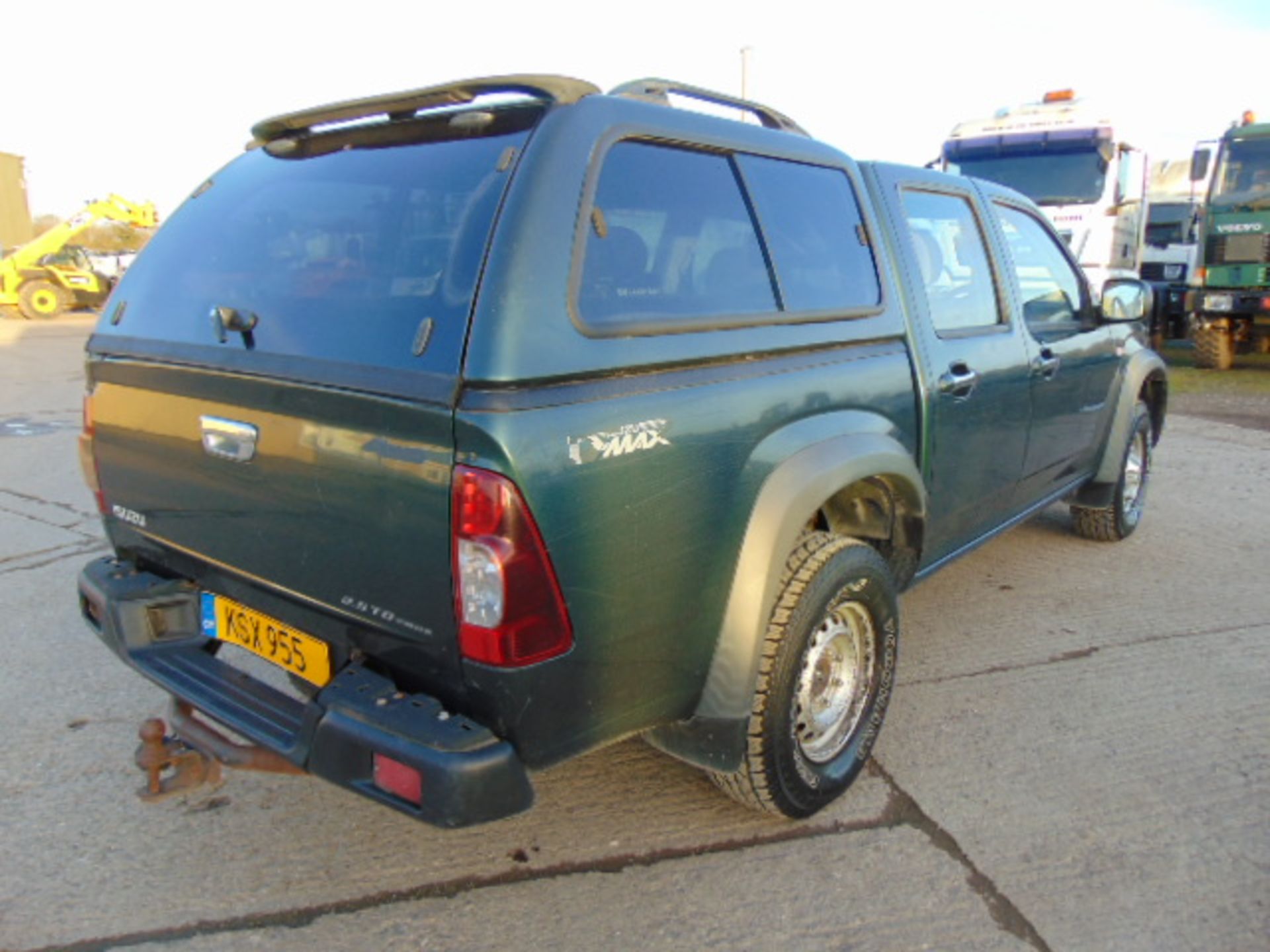 Isuzu D-Max Double Cab 2.5 Diesel 4 x 4 Pickup - Image 8 of 15