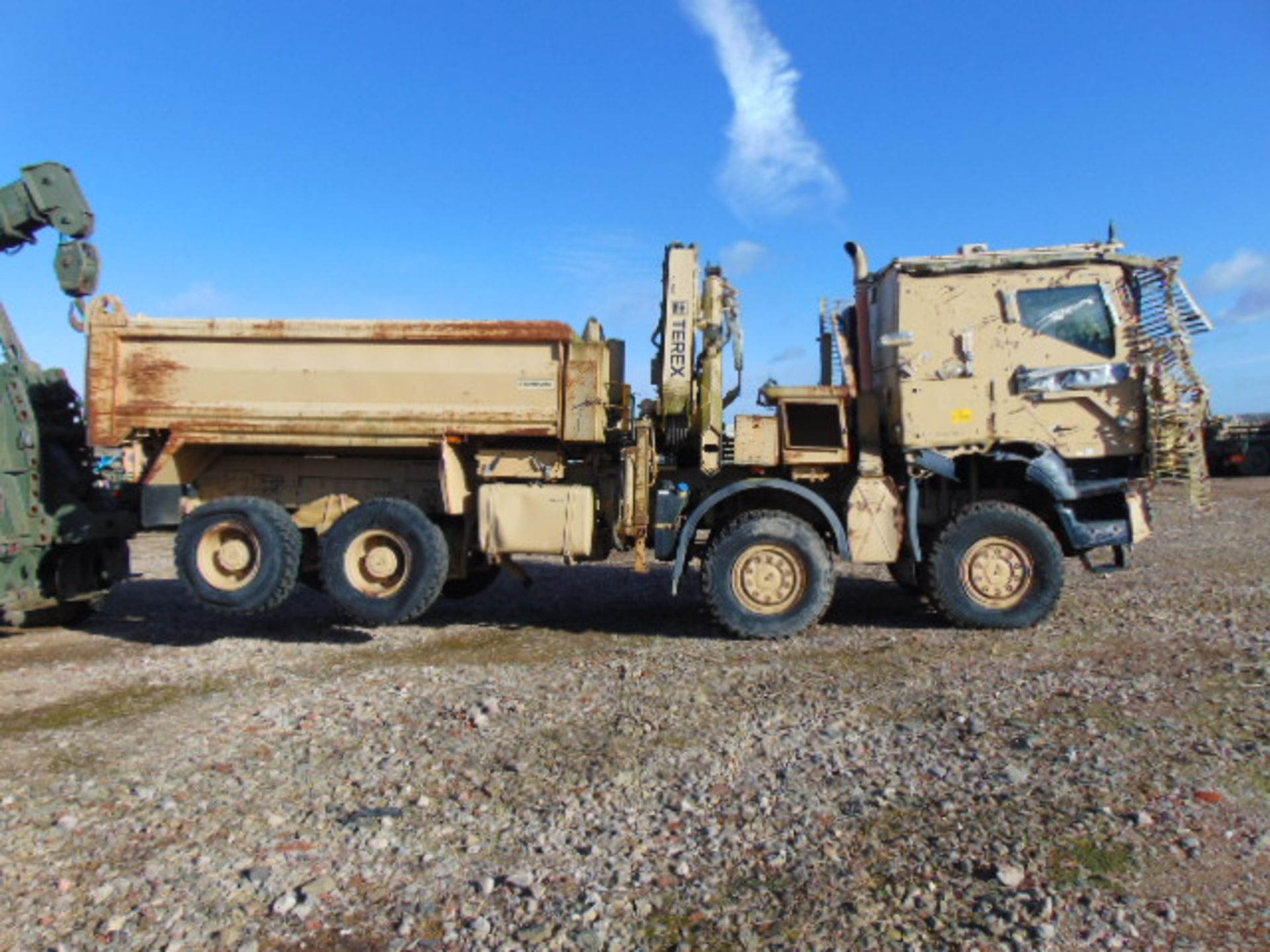 Damage Repairable LHD Iveco Trakker 8x8 Self Loading Dump Truck (Protected) - Image 13 of 15