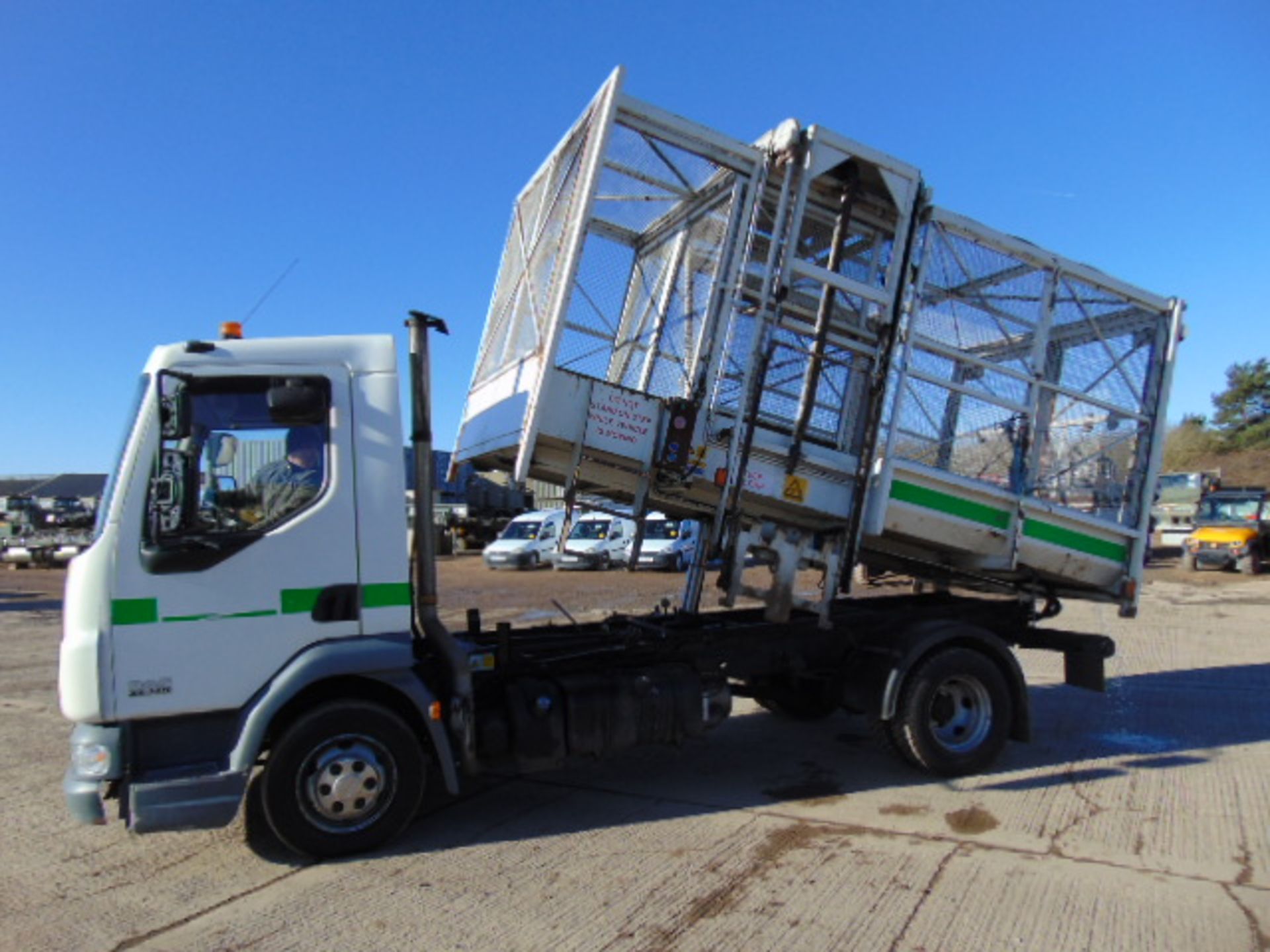 2008 DAF LF 45.140 C/W Refuse Cage, Rear Tipping Body and Side Bin Lift - Image 3 of 26