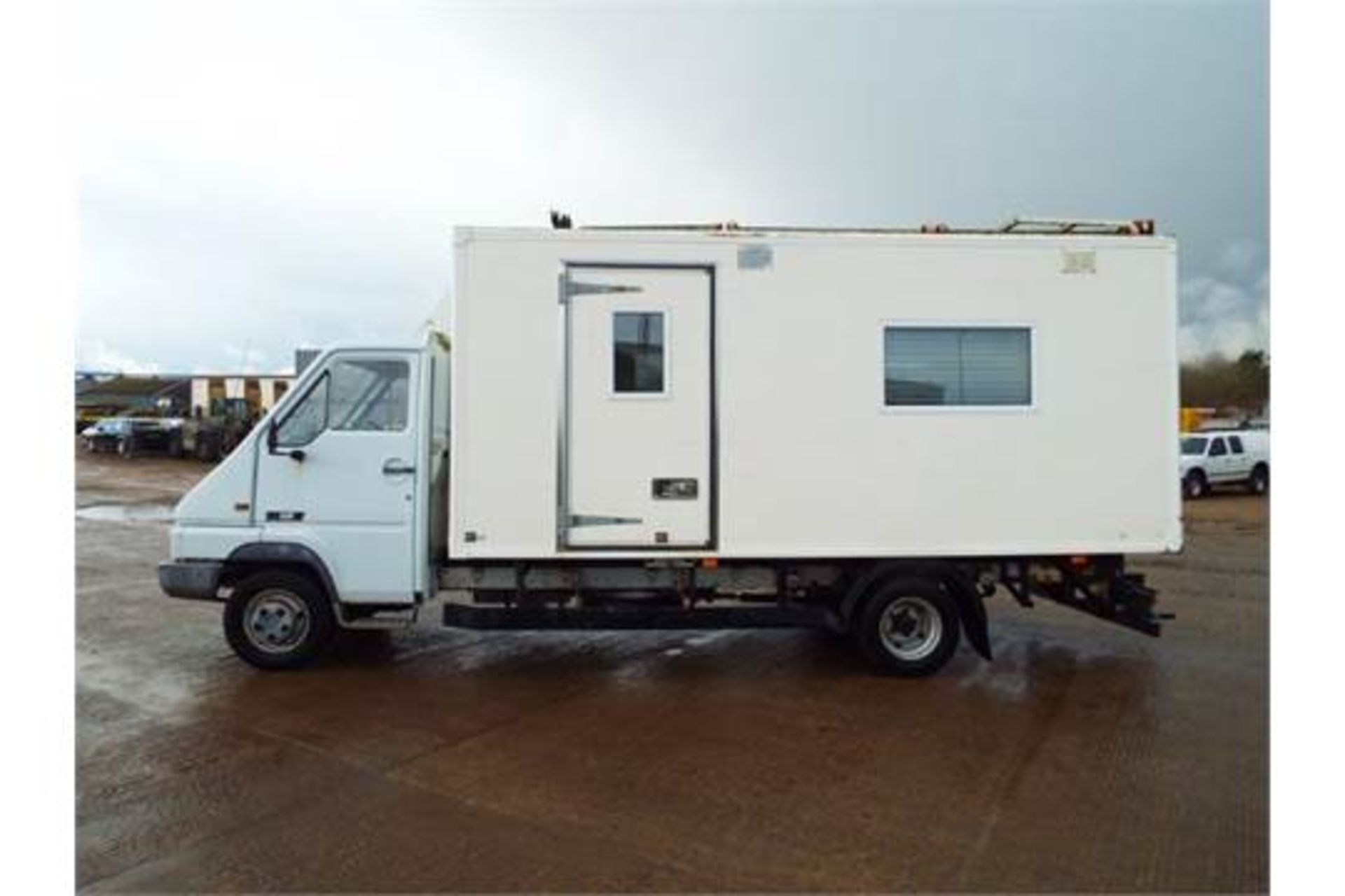 Renault B120 Mobile Command Center / Camper Conversion - Image 4 of 37