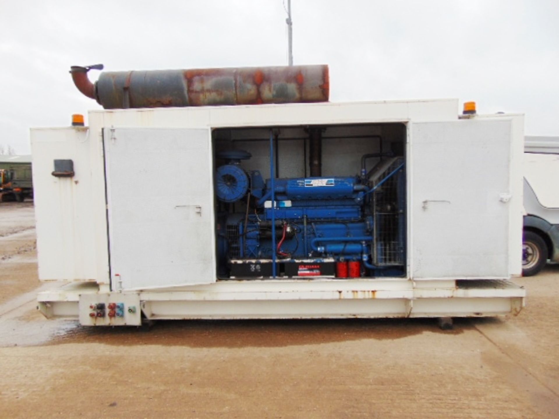 Newage Stamford 375KVA Perkins 2000 Series 3 Phase Containerised Silent Diesel Generator