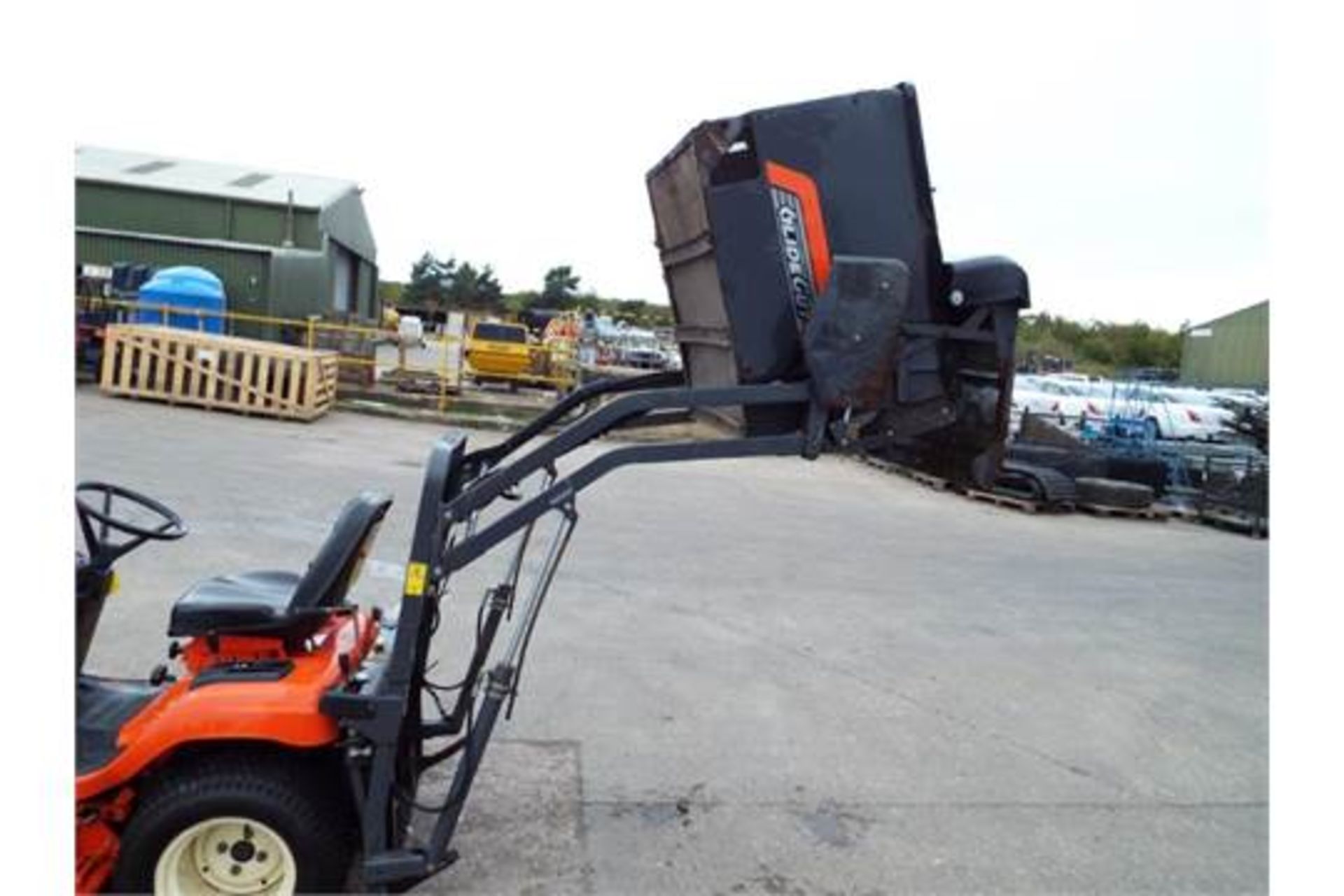 2008 Kubota G21 Ride On Mower with Glide-Cut System and High Dump Grass Collector - Image 11 of 22