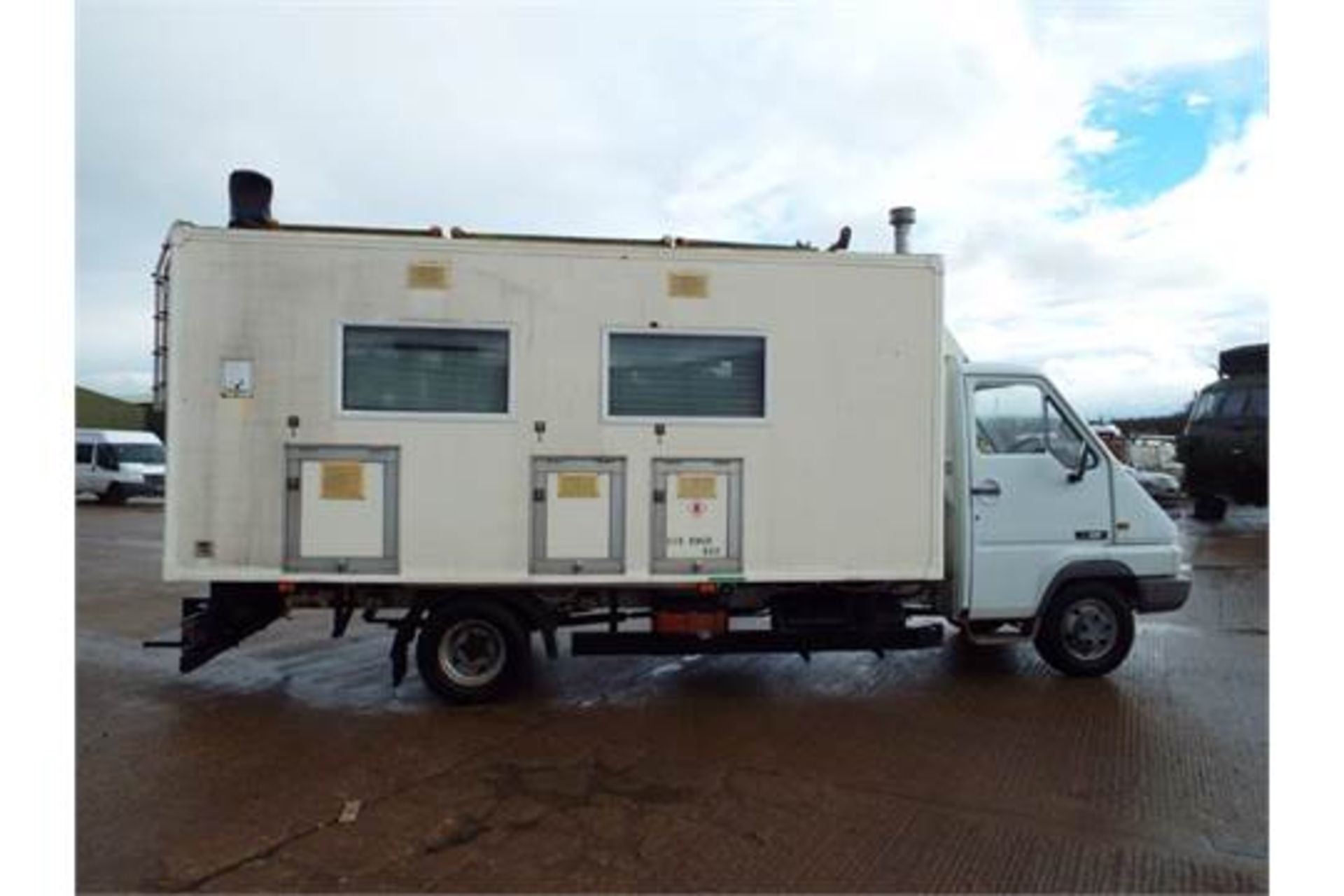 Renault B120 Mobile Command Center / Camper Conversion - Image 5 of 37