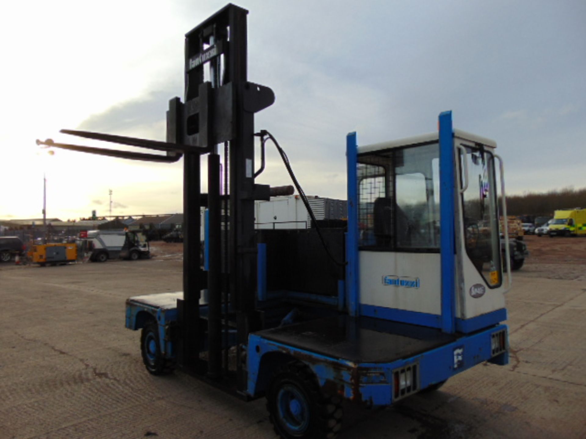 FANTUZZI SF40E 4000kg Sideloader Electric Forklift ONLY 301 hours! - Image 4 of 24