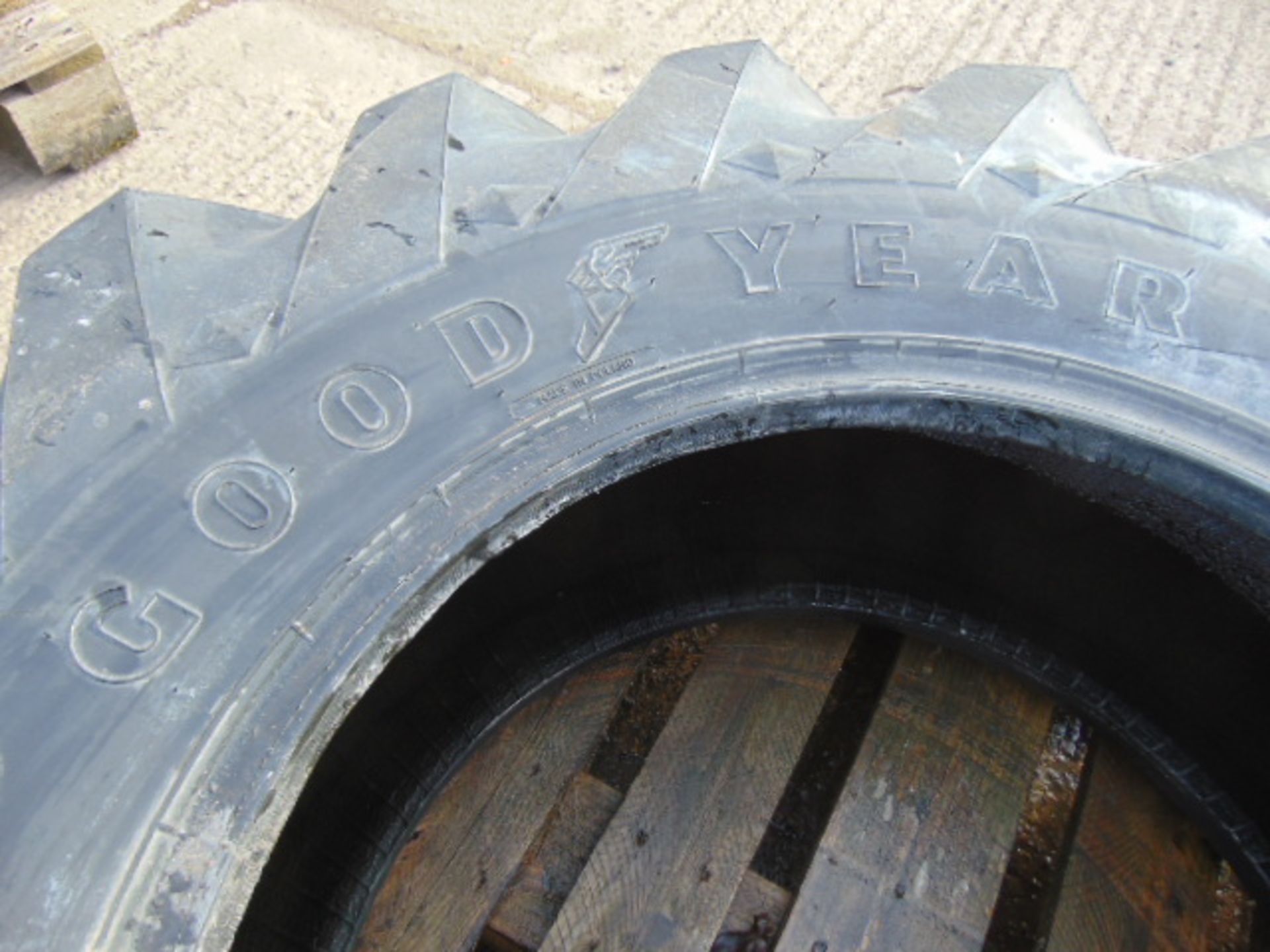 1 x Goodyear Sure Grip 15.5/80-24 Tyre - Bild 4 aus 6