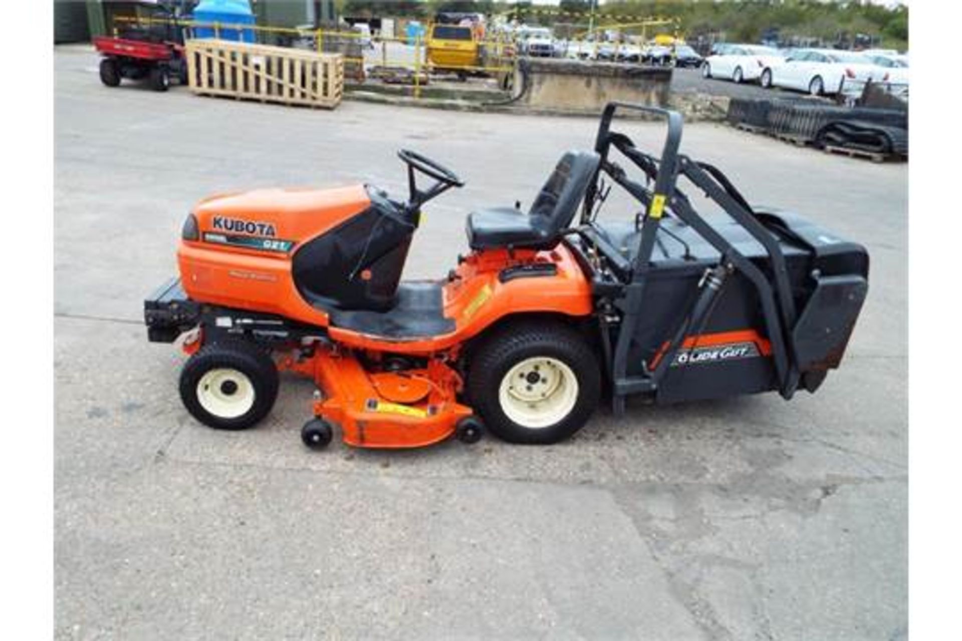 2008 Kubota G21 Ride On Mower with Glide-Cut System and High Dump Grass Collector - Image 4 of 22