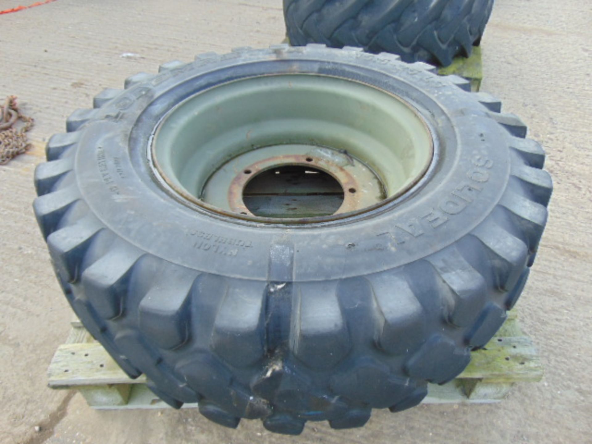 1 x Solideal Load Master 15.5-23 L3 Tyre C/W 5 Stud Rim