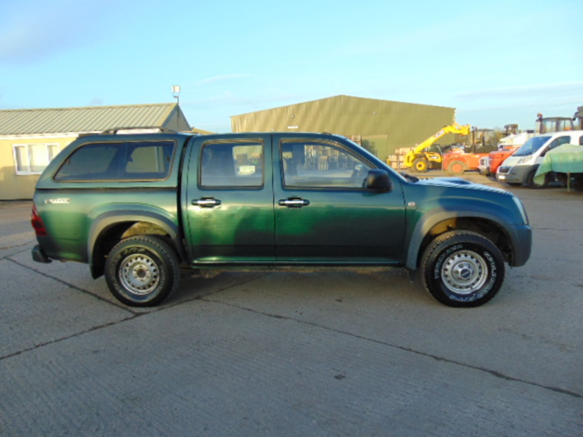 Isuzu D-Max Double Cab 2.5 Diesel 4 x 4 Pickup - Image 5 of 15