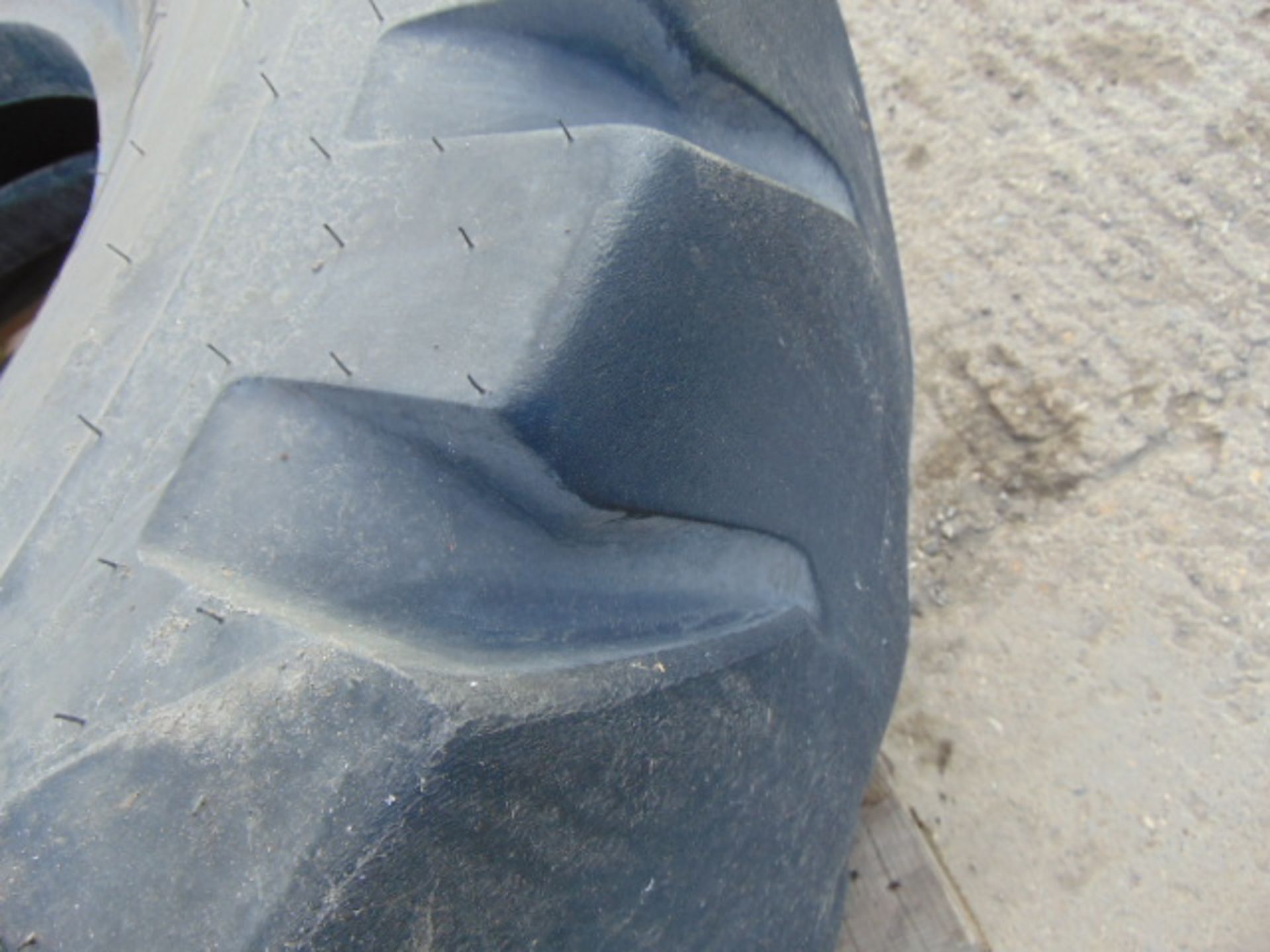 1 x Nokian HTS 16.00-25 Tyre - Image 3 of 5