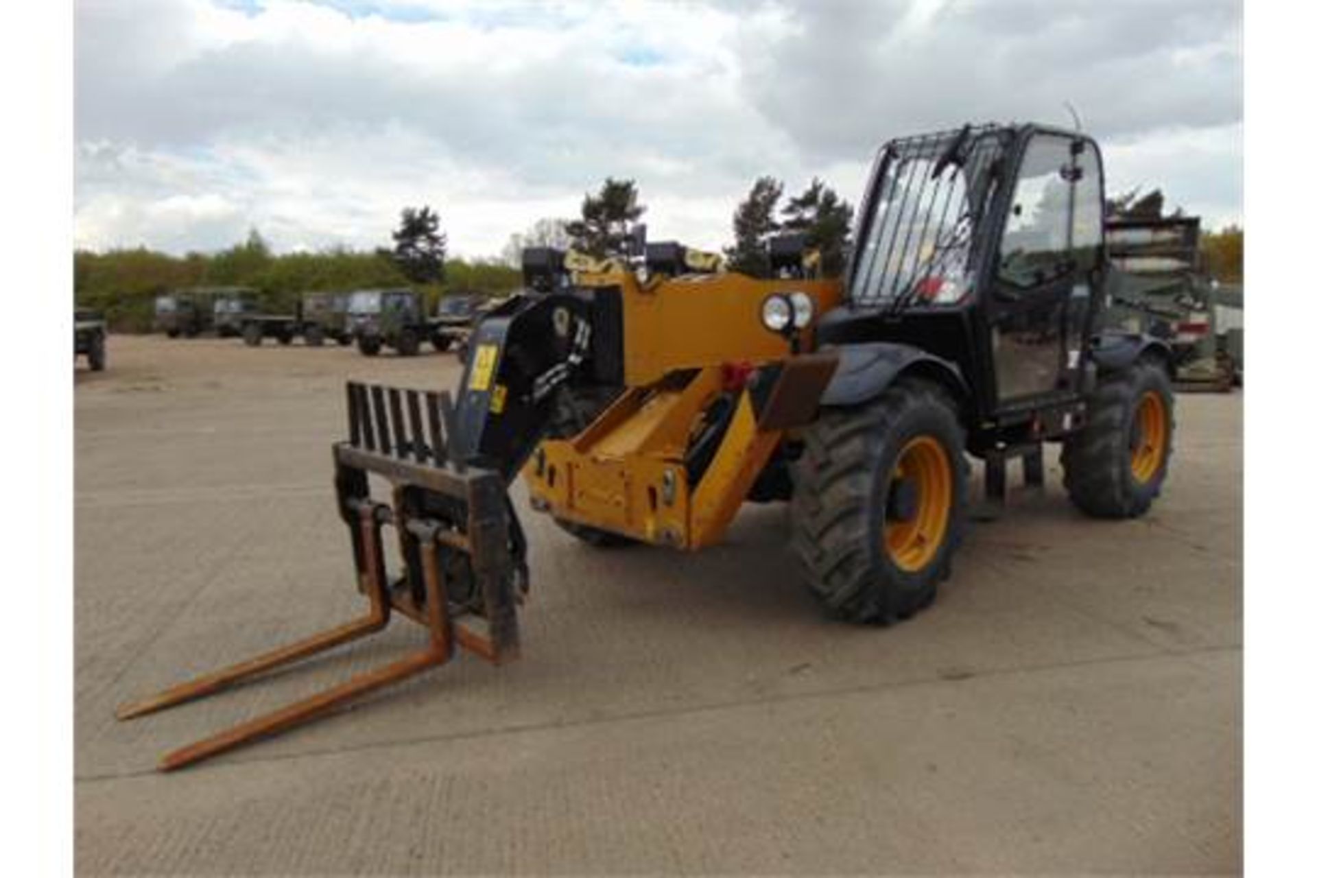 2013 Caterpillar TH414C 3.6 ton Telehandler - Image 4 of 26