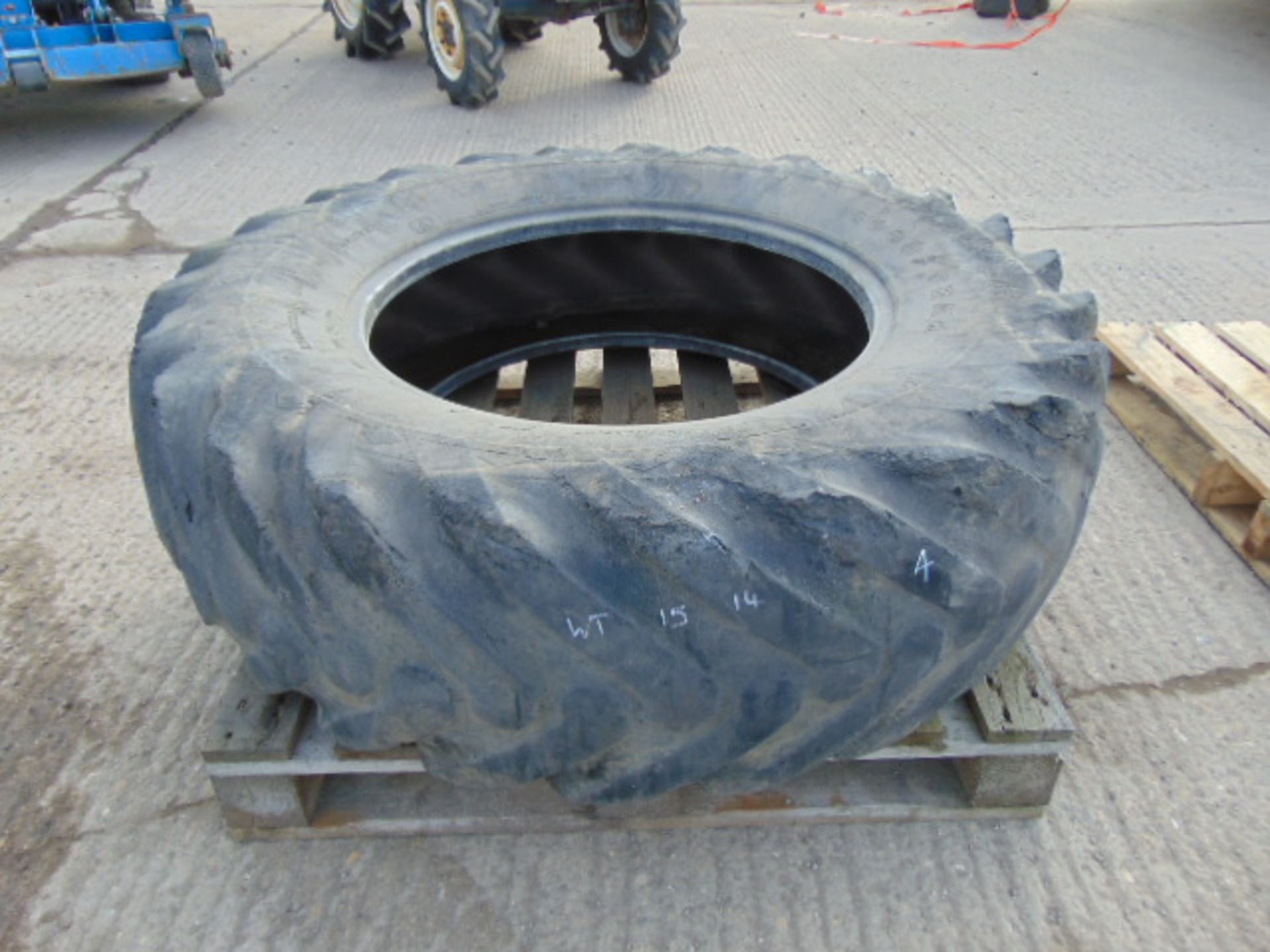 1 x Goodyear Industrial Sure Grip 16.9-28 Tyre