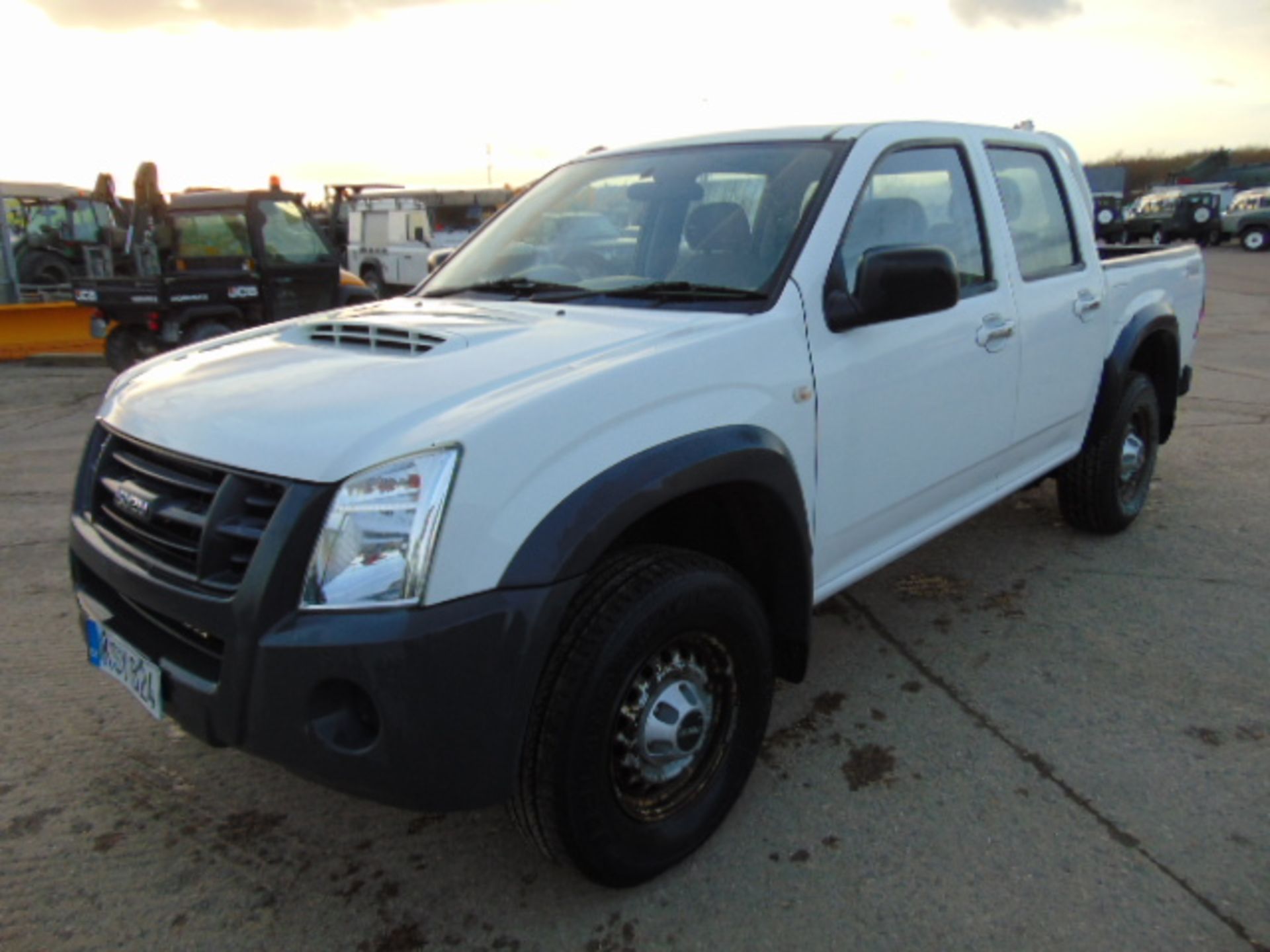 Isuzu D-Max Double Cab 2.5 Diesel 4 x 4 Pickup - Bild 3 aus 15