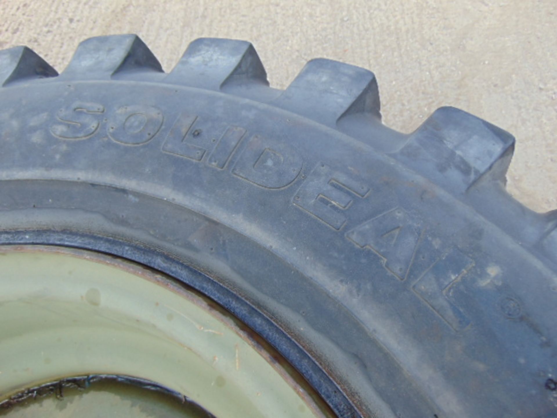 1 x Solideal Load Master 15.5-23 L3 Tyre C/W 5 Stud Rim - Image 4 of 6