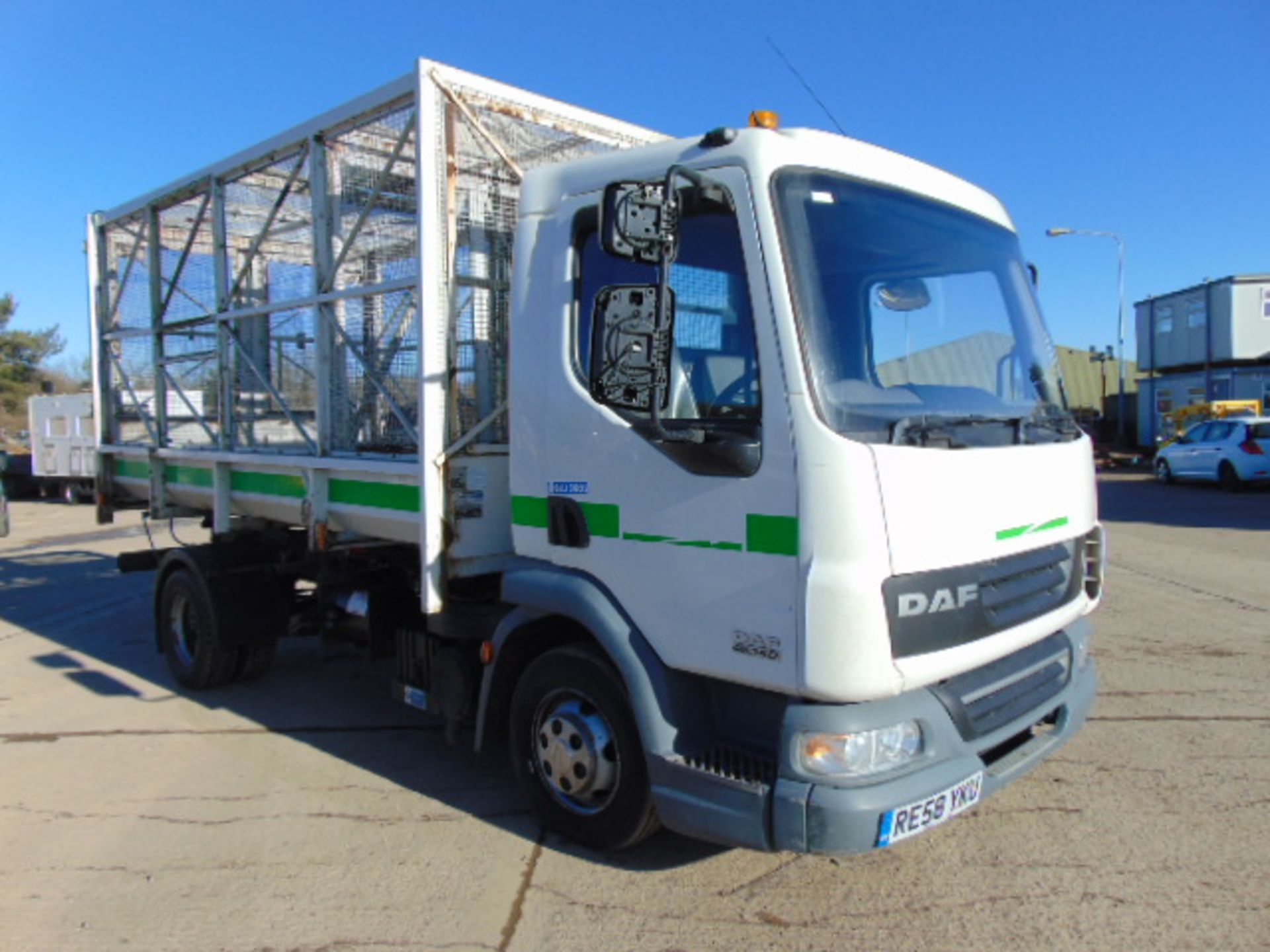 2008 DAF LF 45.140 C/W Refuse Cage, Rear Tipping Body and Side Bin Lift - Image 4 of 26