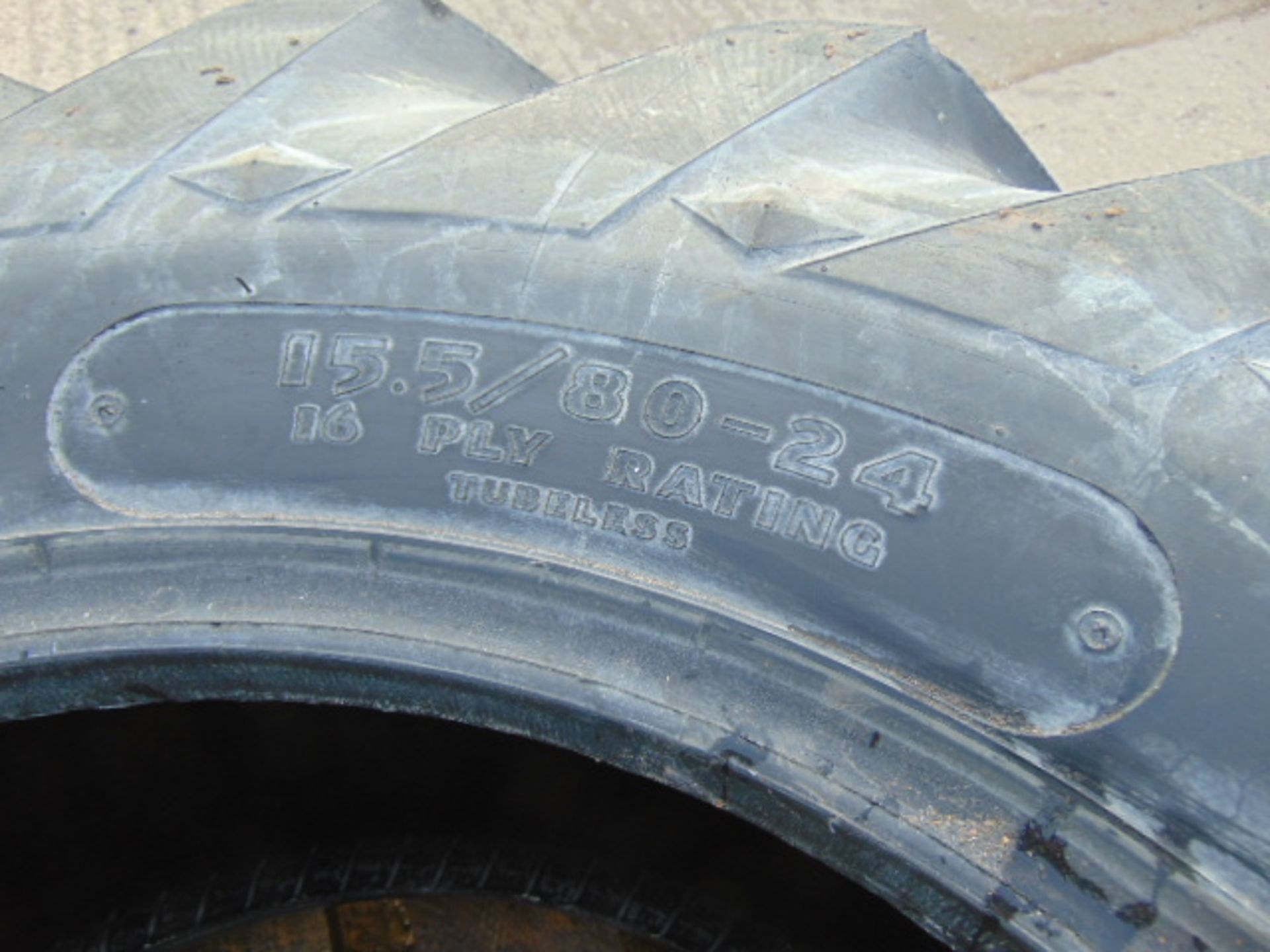 1 x Goodyear Sure Grip 15.5/80-24 Tyre - Image 5 of 6