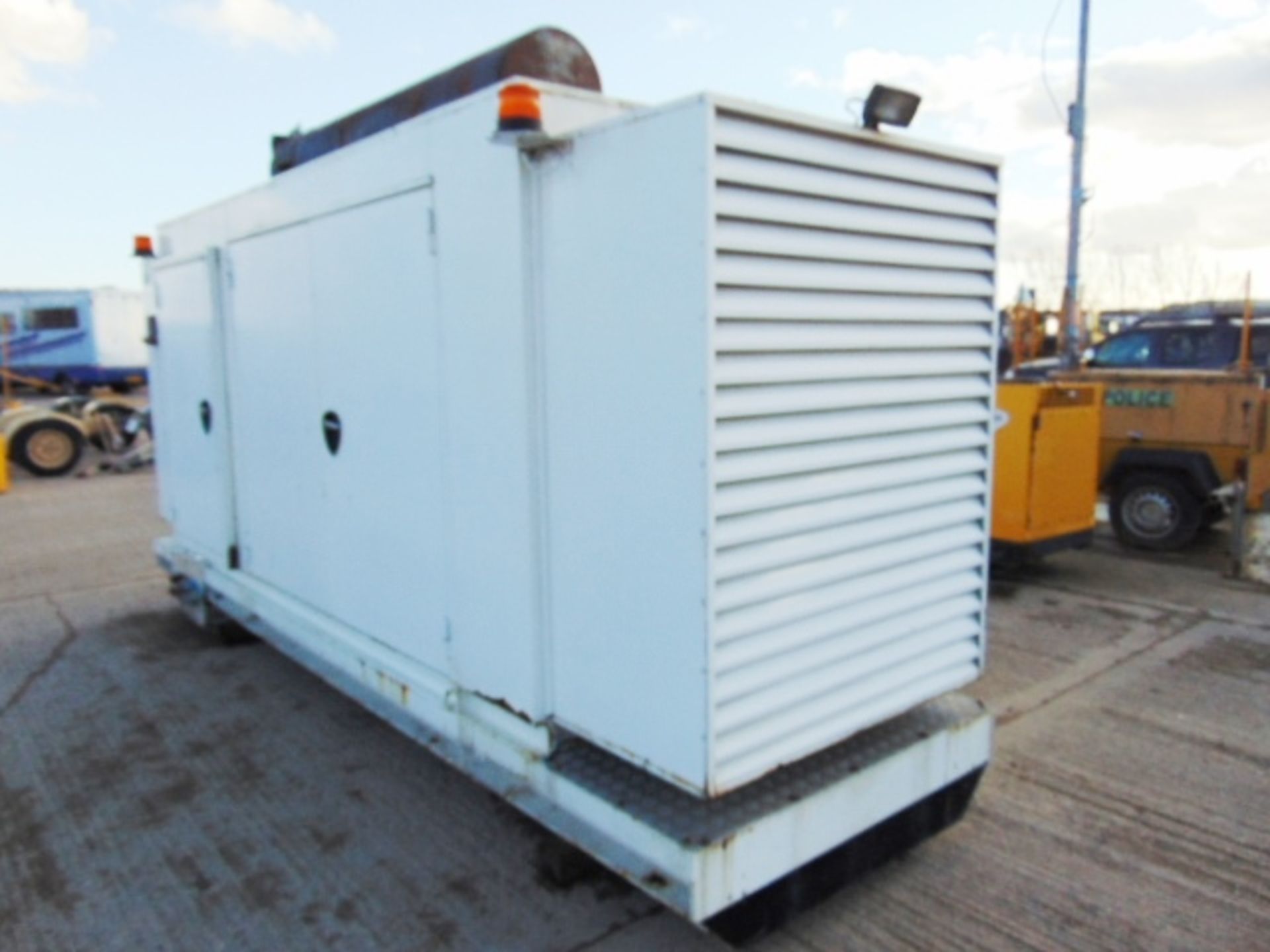 Newage Stamford 375KVA Perkins 2000 Series 3 Phase Containerised Silent Diesel Generator - Image 12 of 20