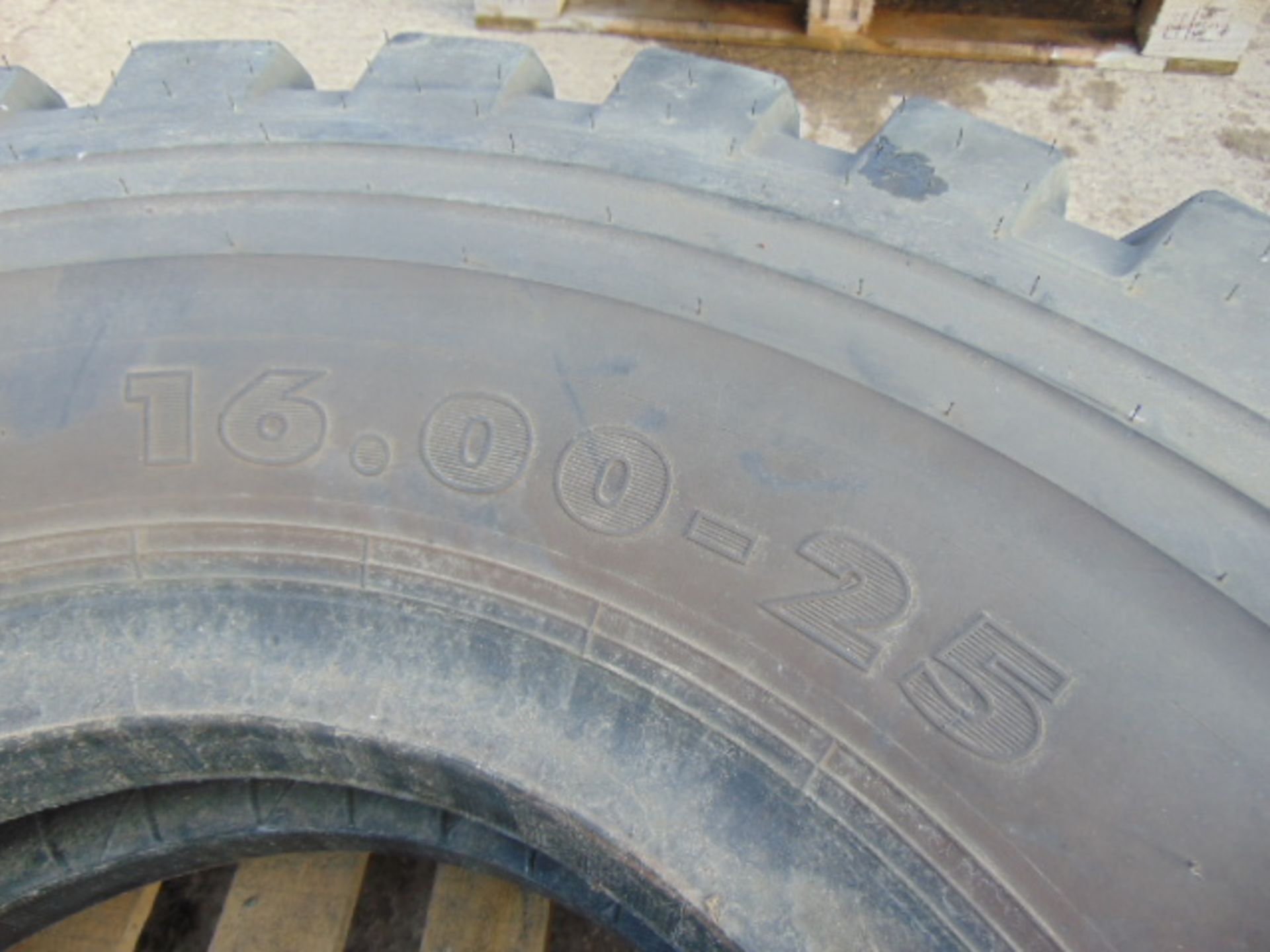 1 x Nokian HTS 16.00-25 Tyre - Image 5 of 5