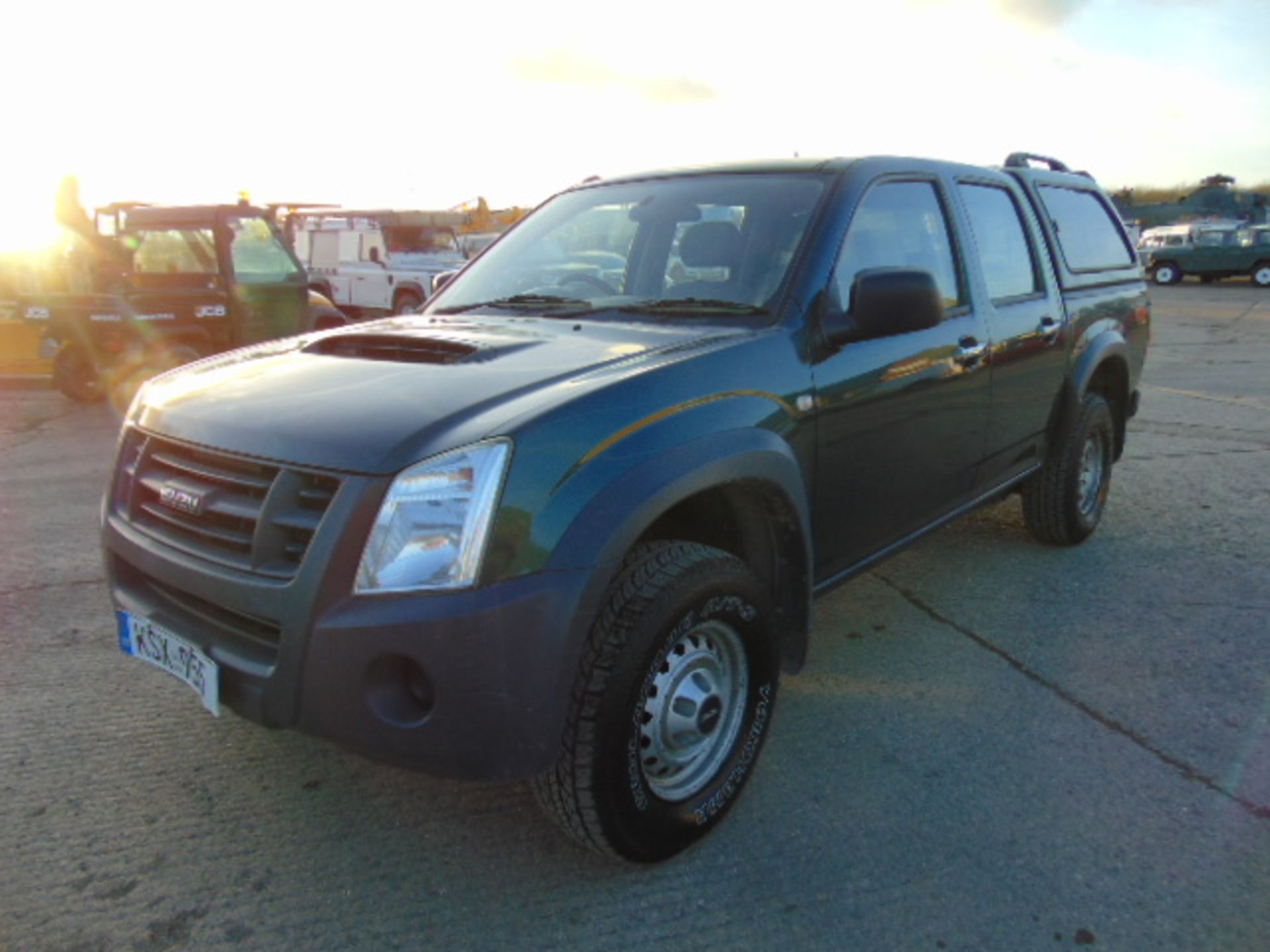 Isuzu D-Max Double Cab 2.5 Diesel 4 x 4 Pickup - Bild 3 aus 15