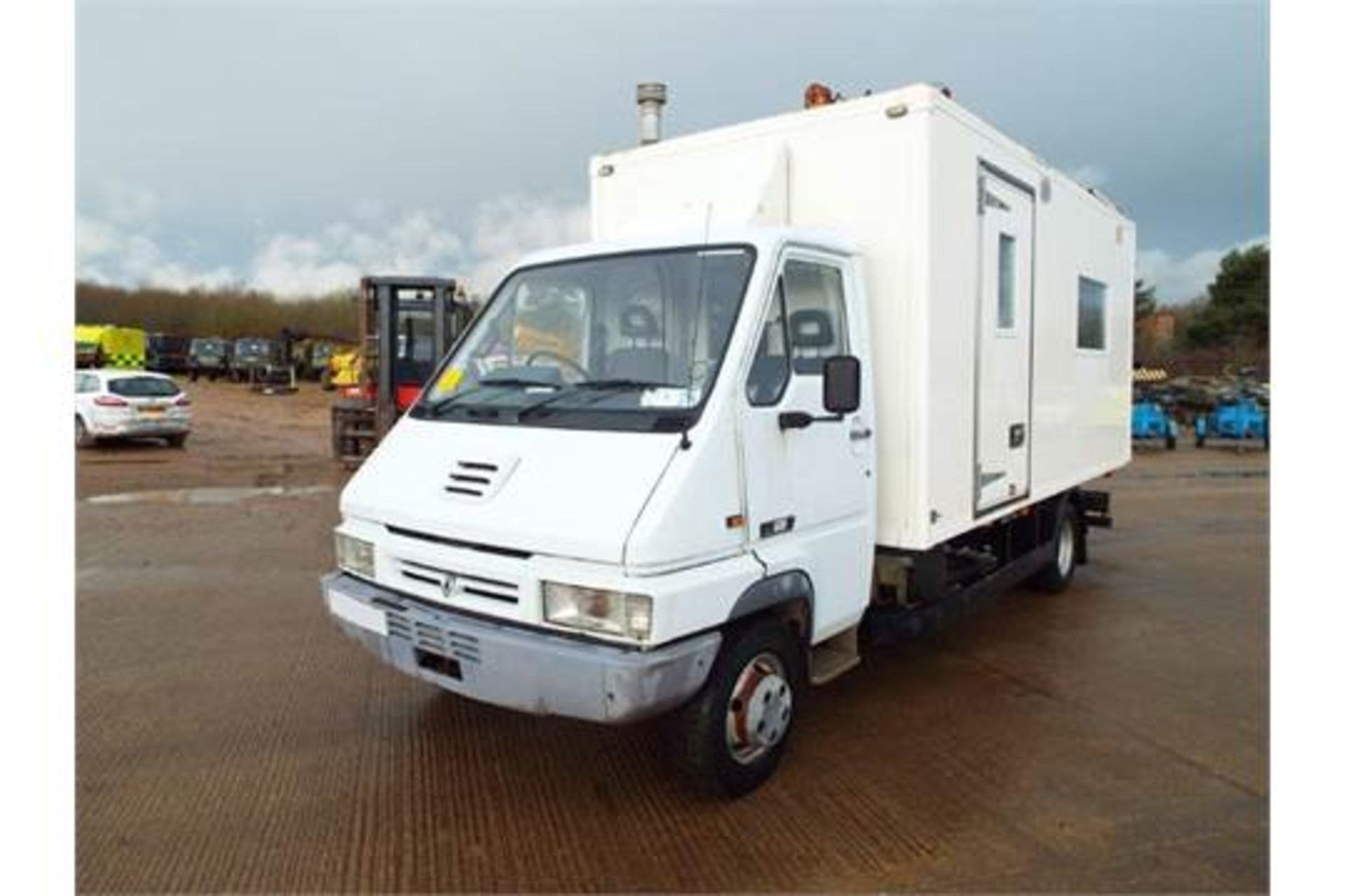 Renault B120 Mobile Command Center / Camper Conversion - Bild 3 aus 37