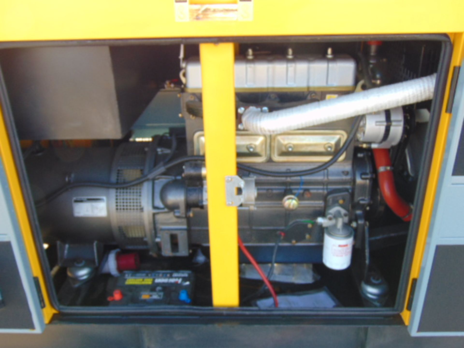 UNISSUED WITH TEST HOURS ONLY 30 KVA 3 Phase Silent Diesel Generator Set - Bild 5 aus 12