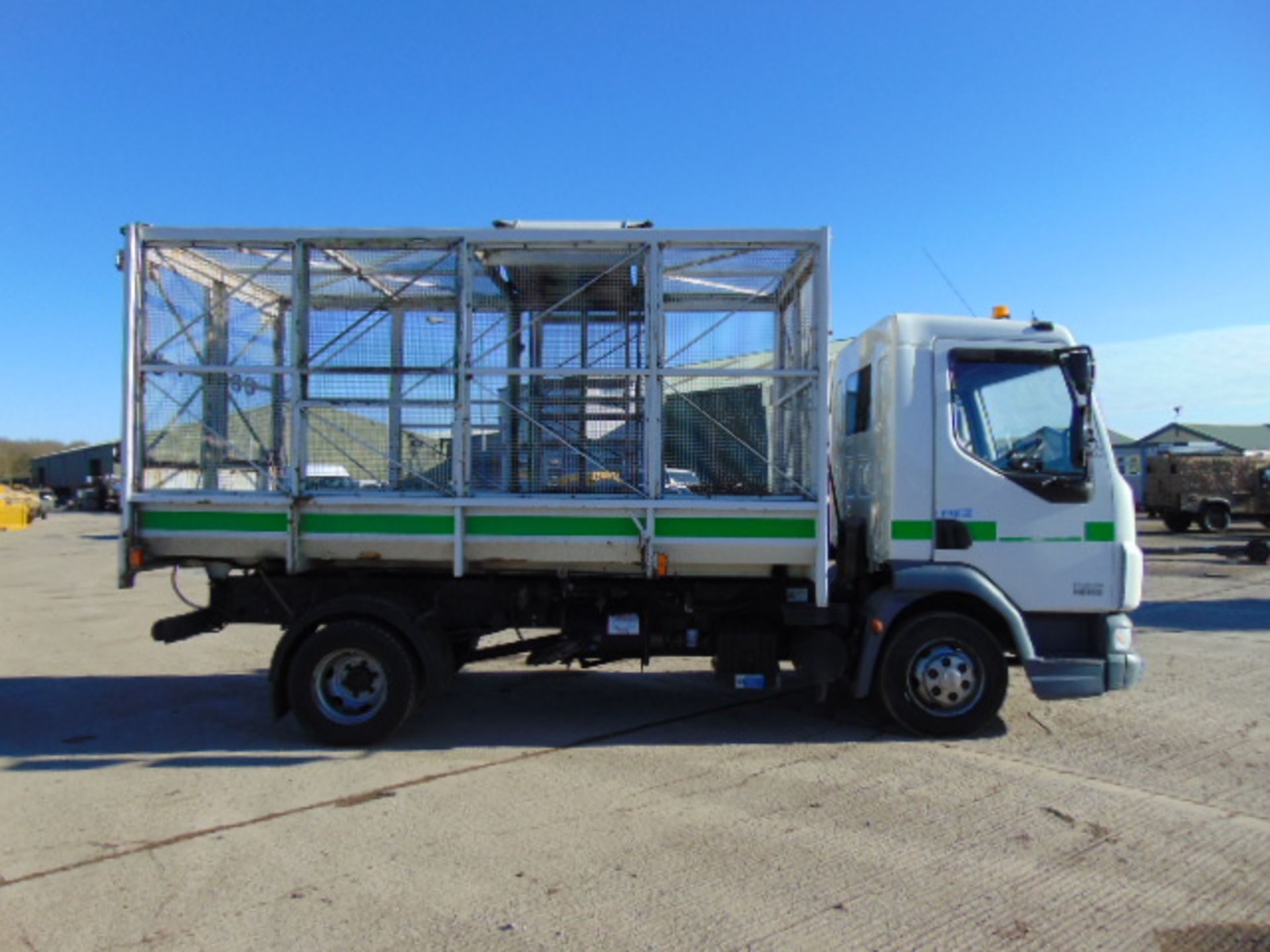 2008 DAF LF 45.140 C/W Refuse Cage, Rear Tipping Body and Side Bin Lift - Image 8 of 26