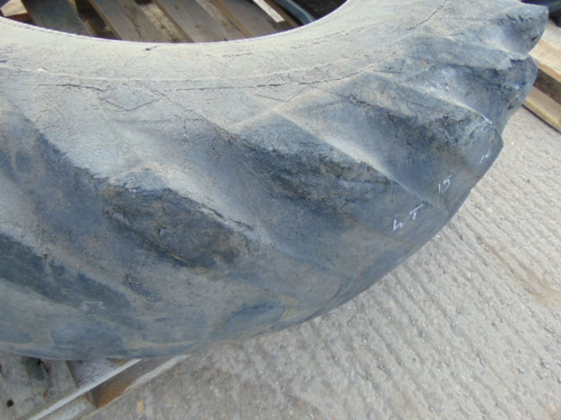 1 x Goodyear Industrial Sure Grip 16.9-28 Tyre - Image 3 of 6