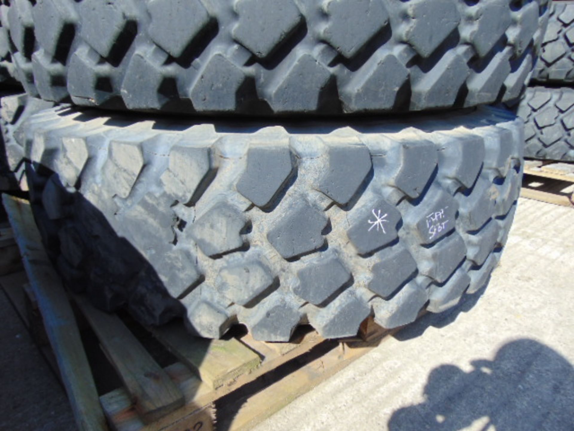 5 x Michelin 14.00 R20 XZL Tyres with 10 Stud Rims - Image 4 of 8