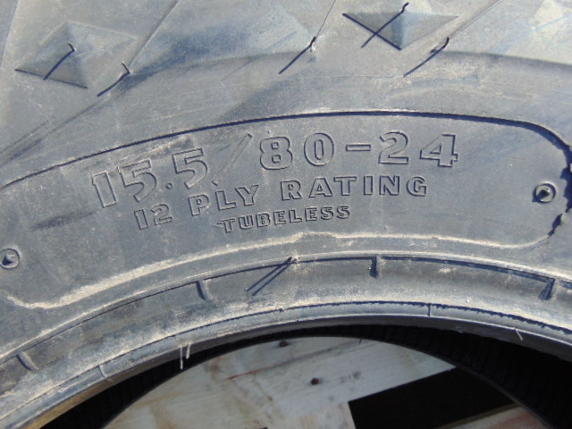 1 x Goodyear Sure Grip 15.5/80-24 Tyre - Image 6 of 6